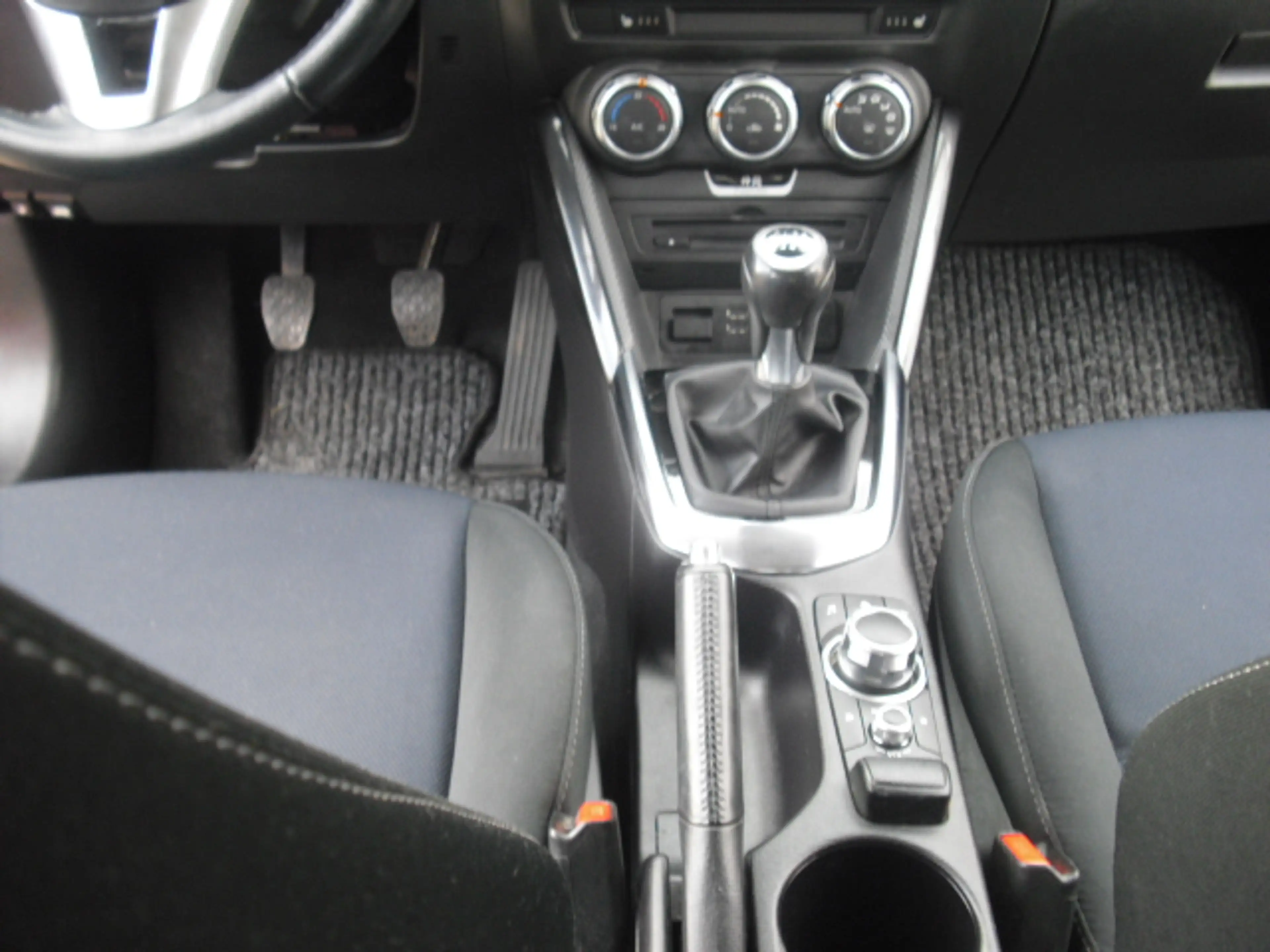 Mazda 2 Nakama — photo 12
