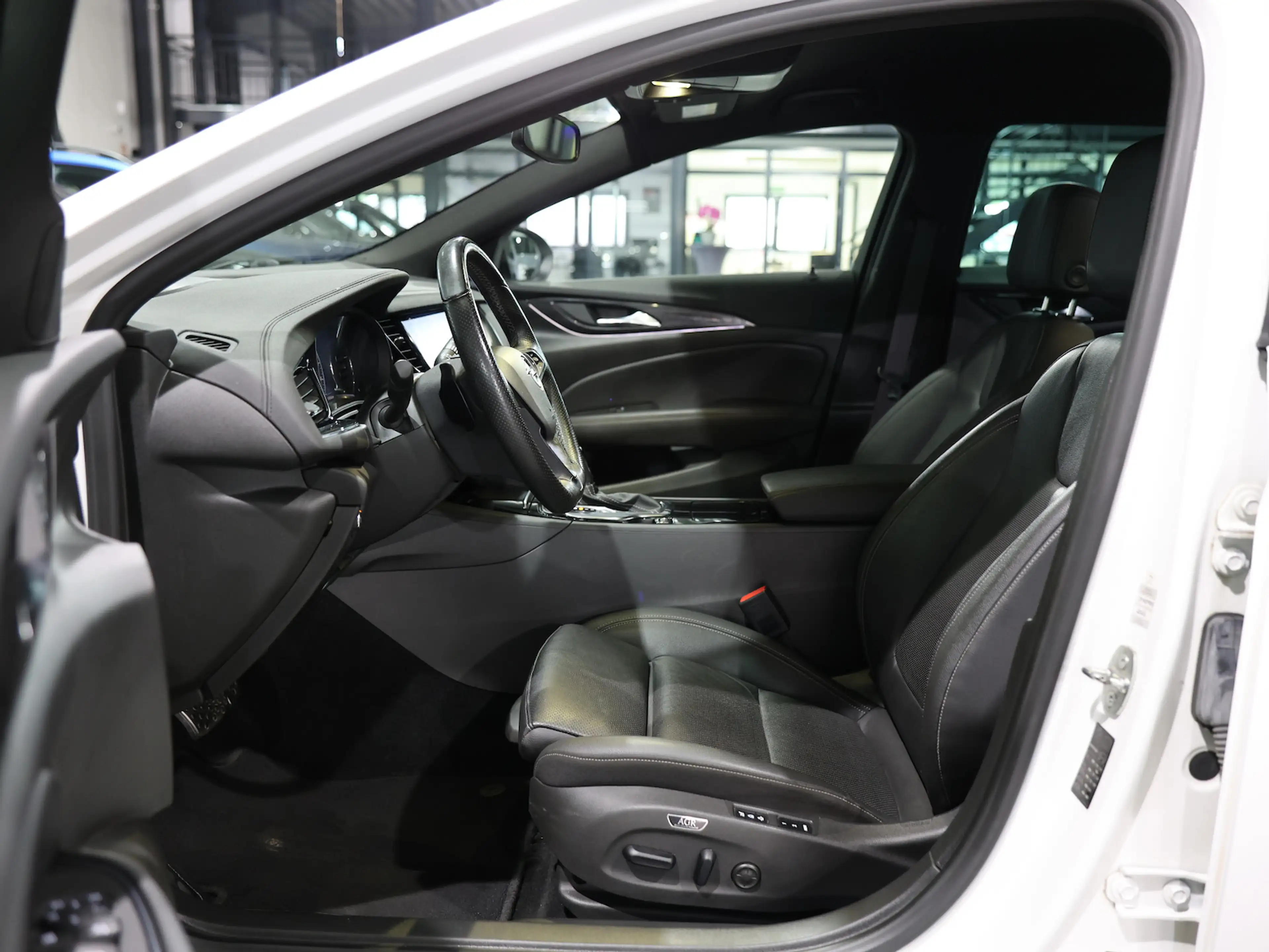 Opel Insignia ST 2.0 D 4x4 ULTIMATE OPC-LINE SPORT — photo 13