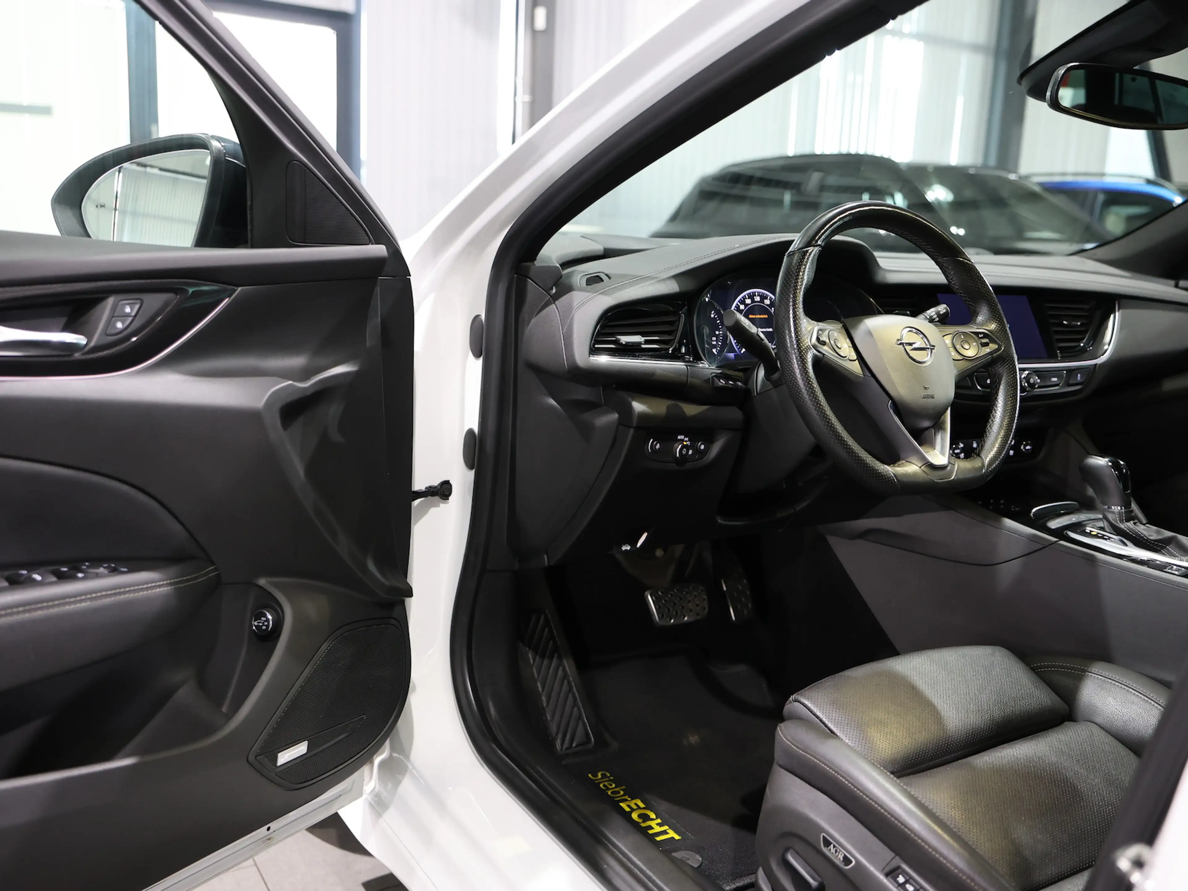Opel Insignia ST 2.0 D 4x4 ULTIMATE OPC-LINE SPORT — photo 12