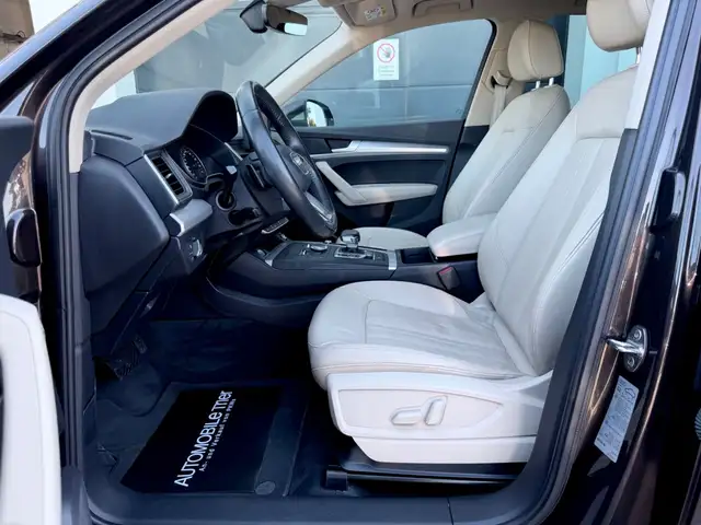 Audi Q5 view 9