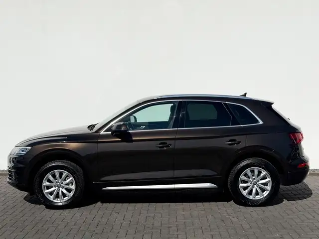 Audi Q5 view 8