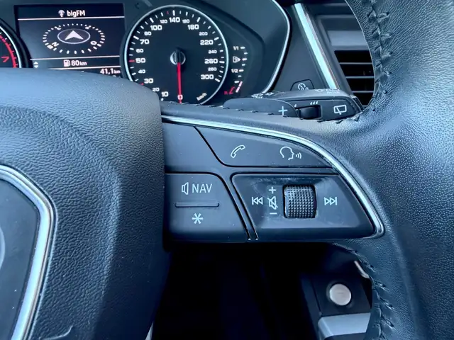 Audi Q5 view 16