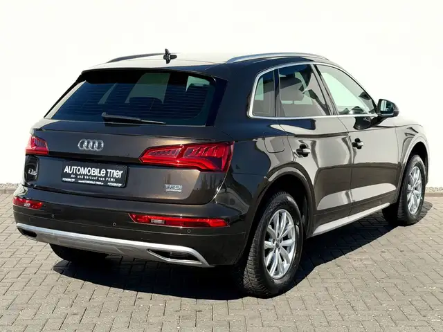 Audi Q5 view 5