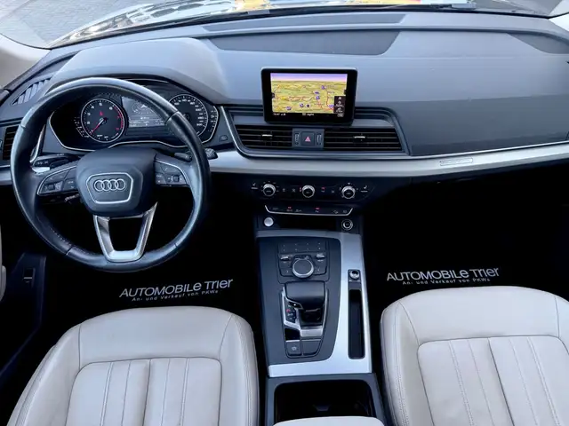 Audi Q5 view 11