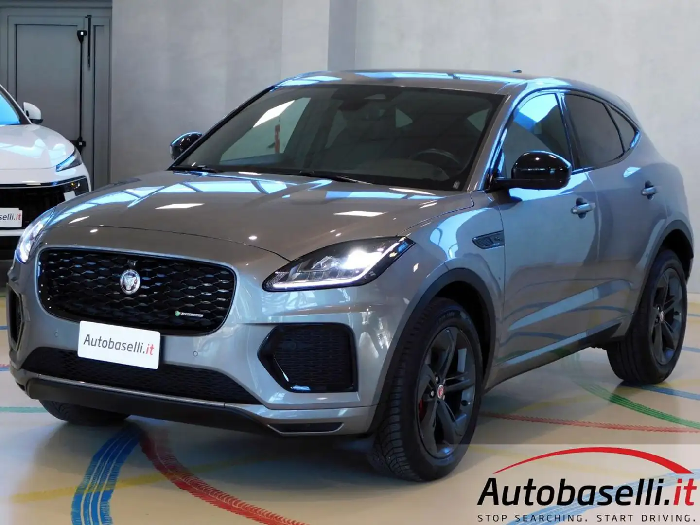 Jaguar E-Pace 2.0D MHEV 163 CV AWD R-DYNAMIC BLACK AUTOMATICA Gris - 2