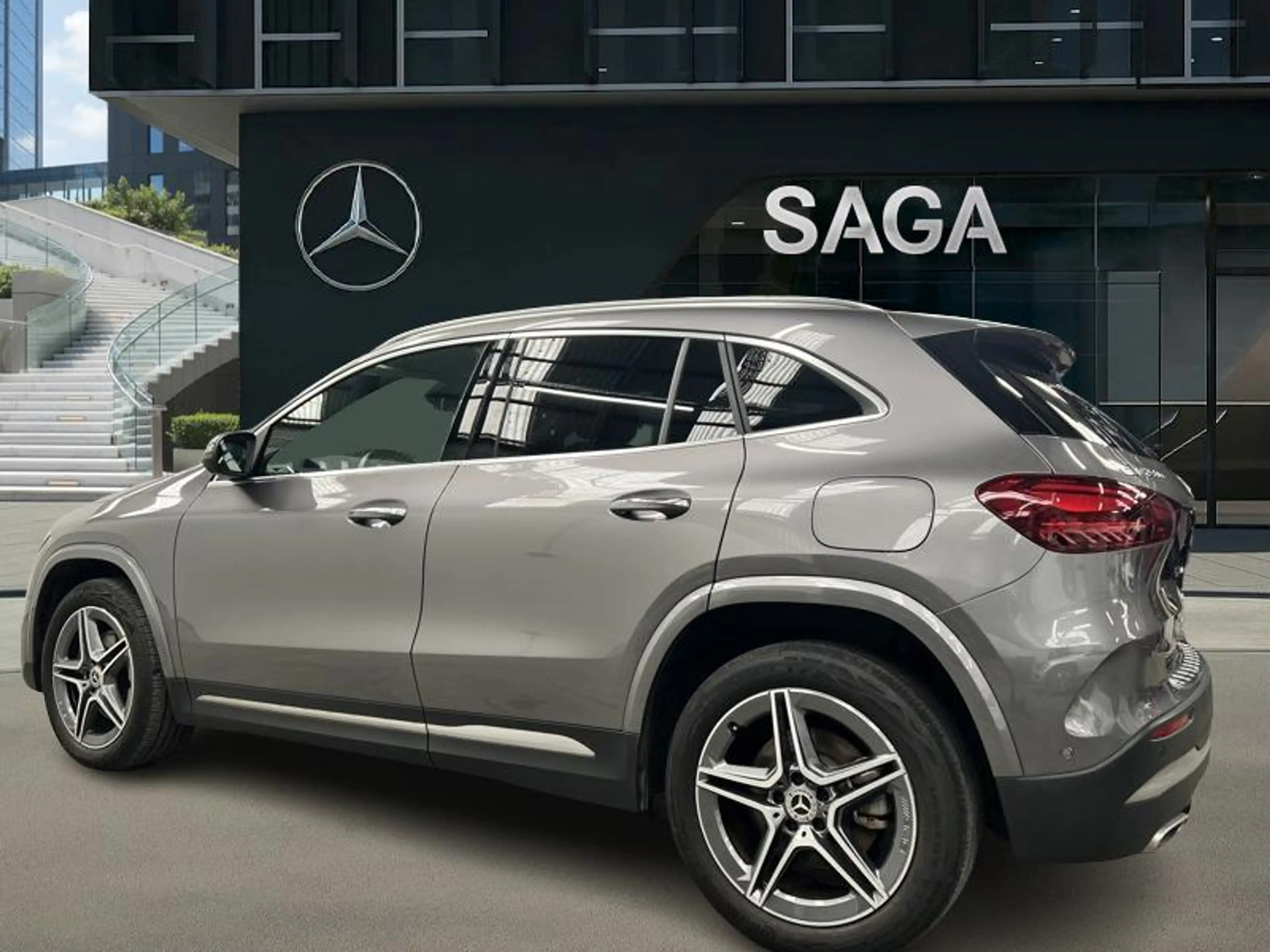 Mercedes-Benz GLA 250 e AMG Line — photo 7