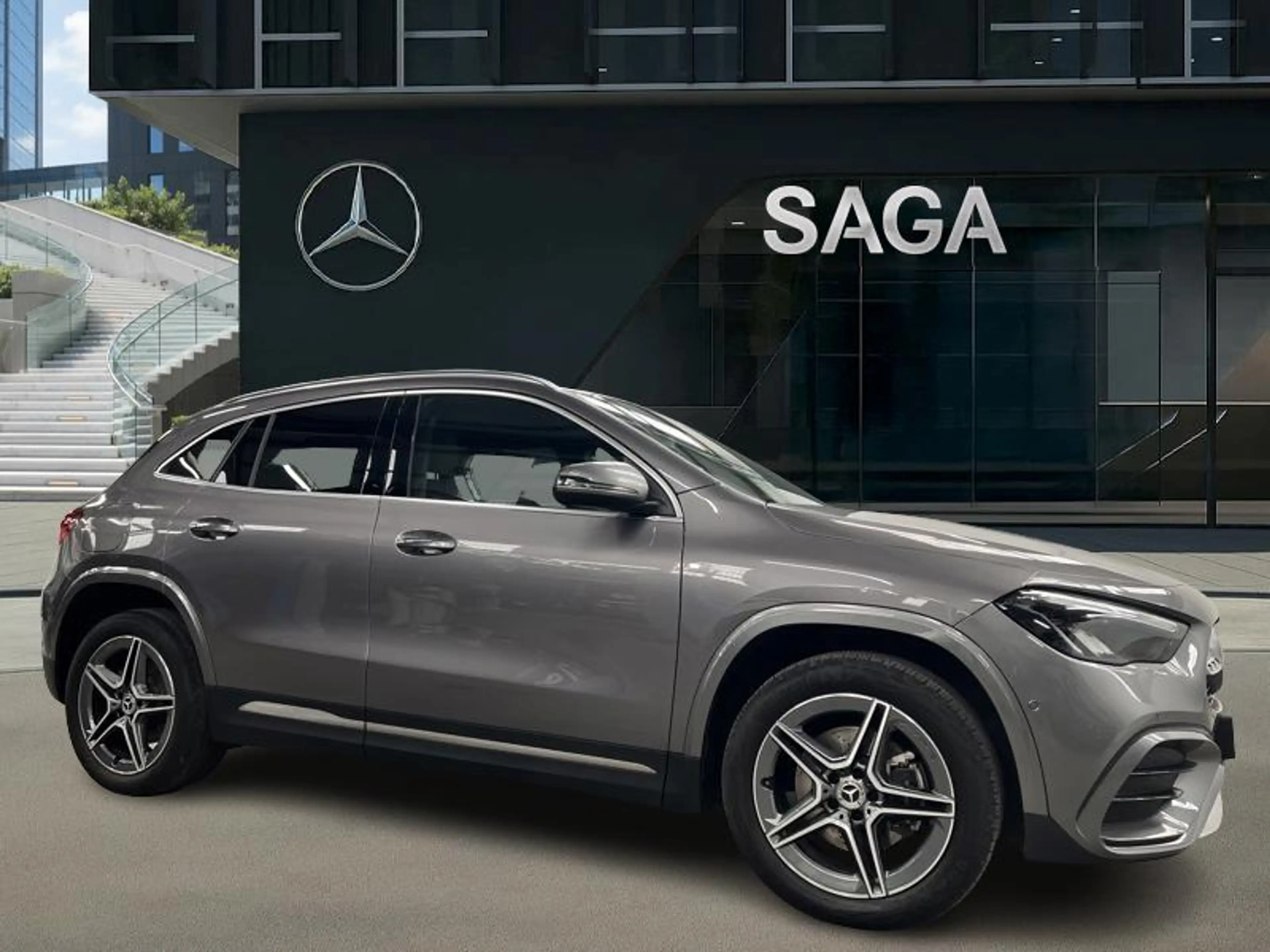 Mercedes-Benz GLA 250 e AMG Line — photo 6