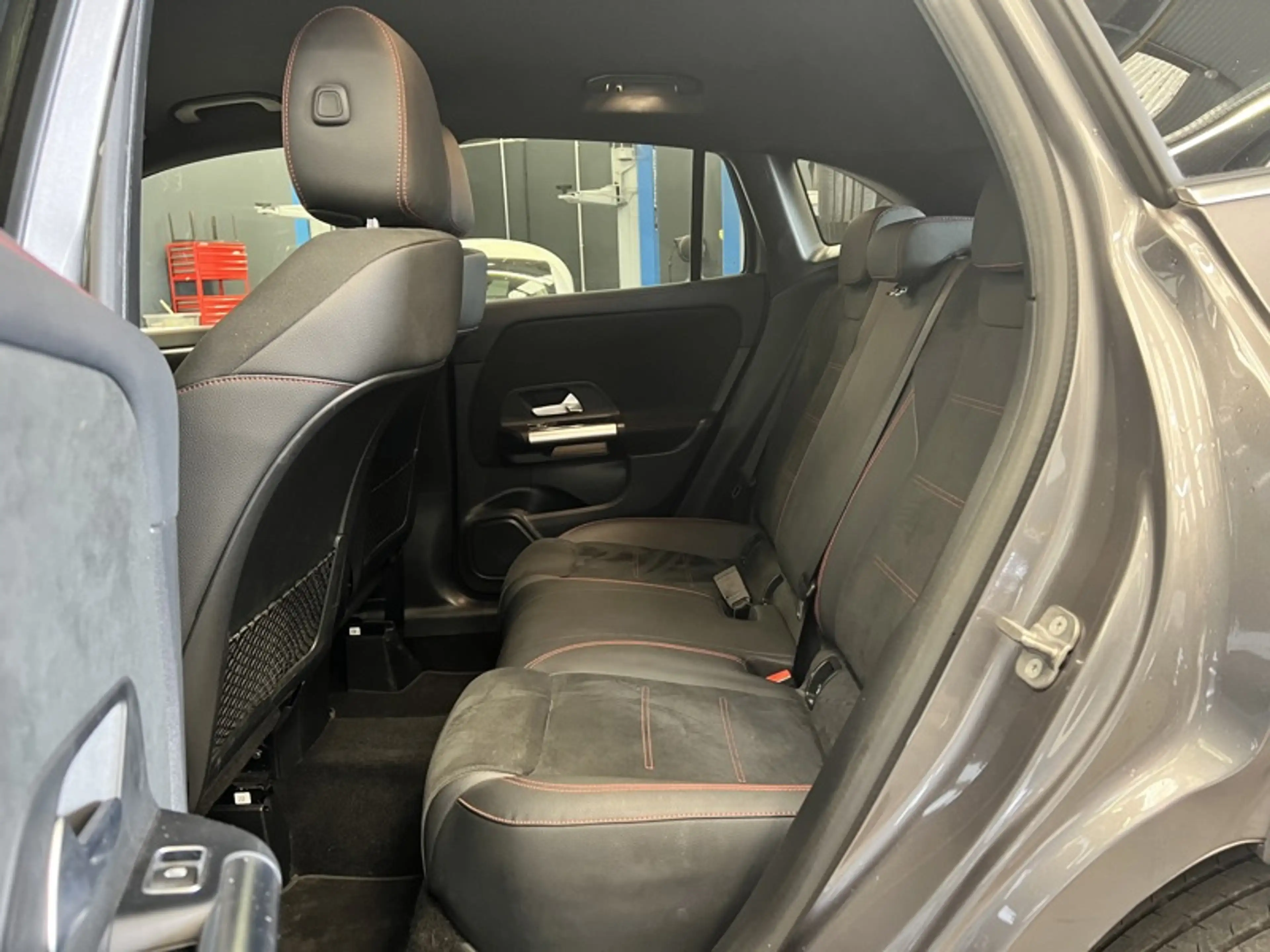 Mercedes-Benz GLA 250 e AMG Line — photo 14