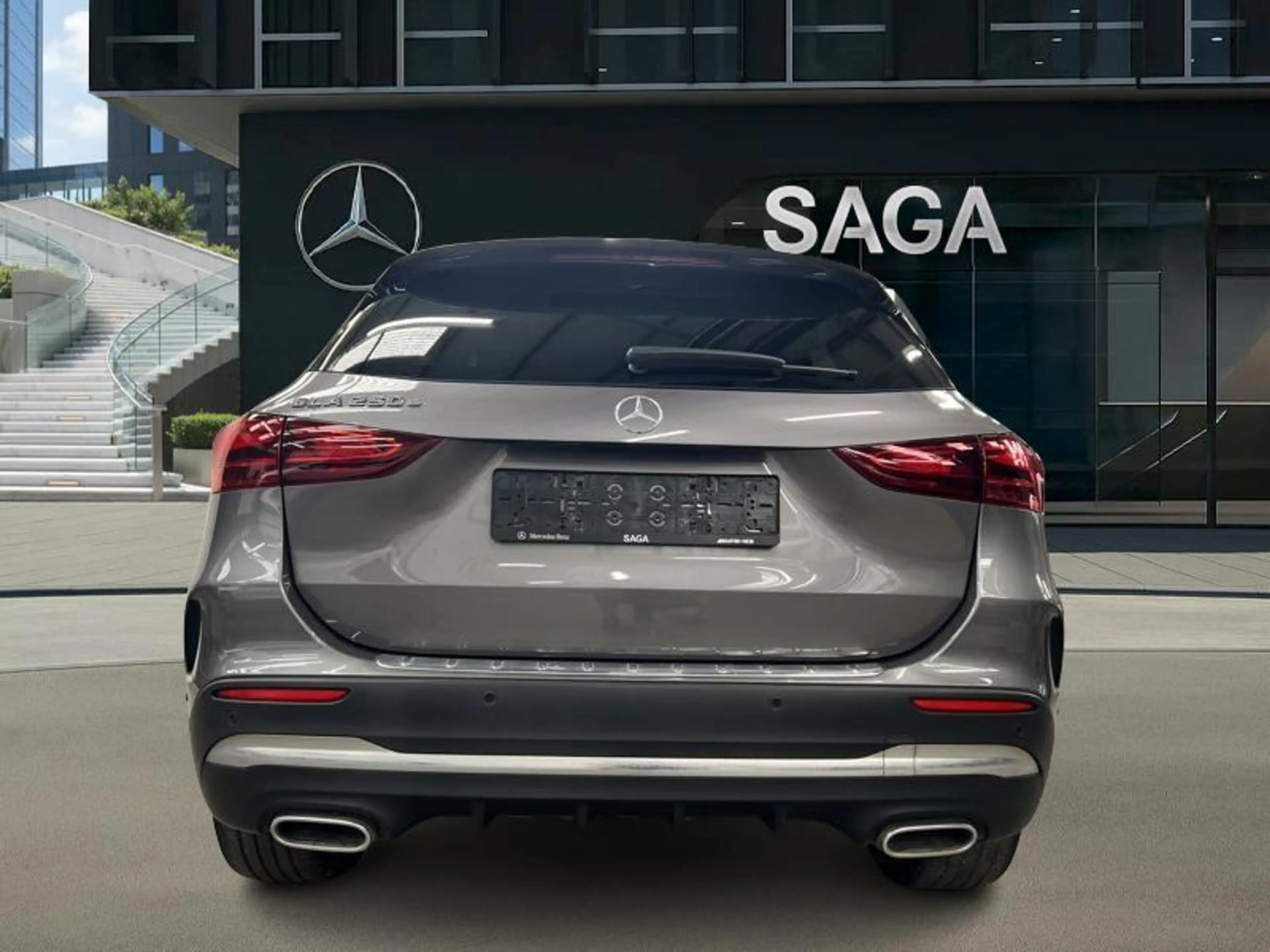 Mercedes-Benz GLA 250 e AMG Line — photo 9