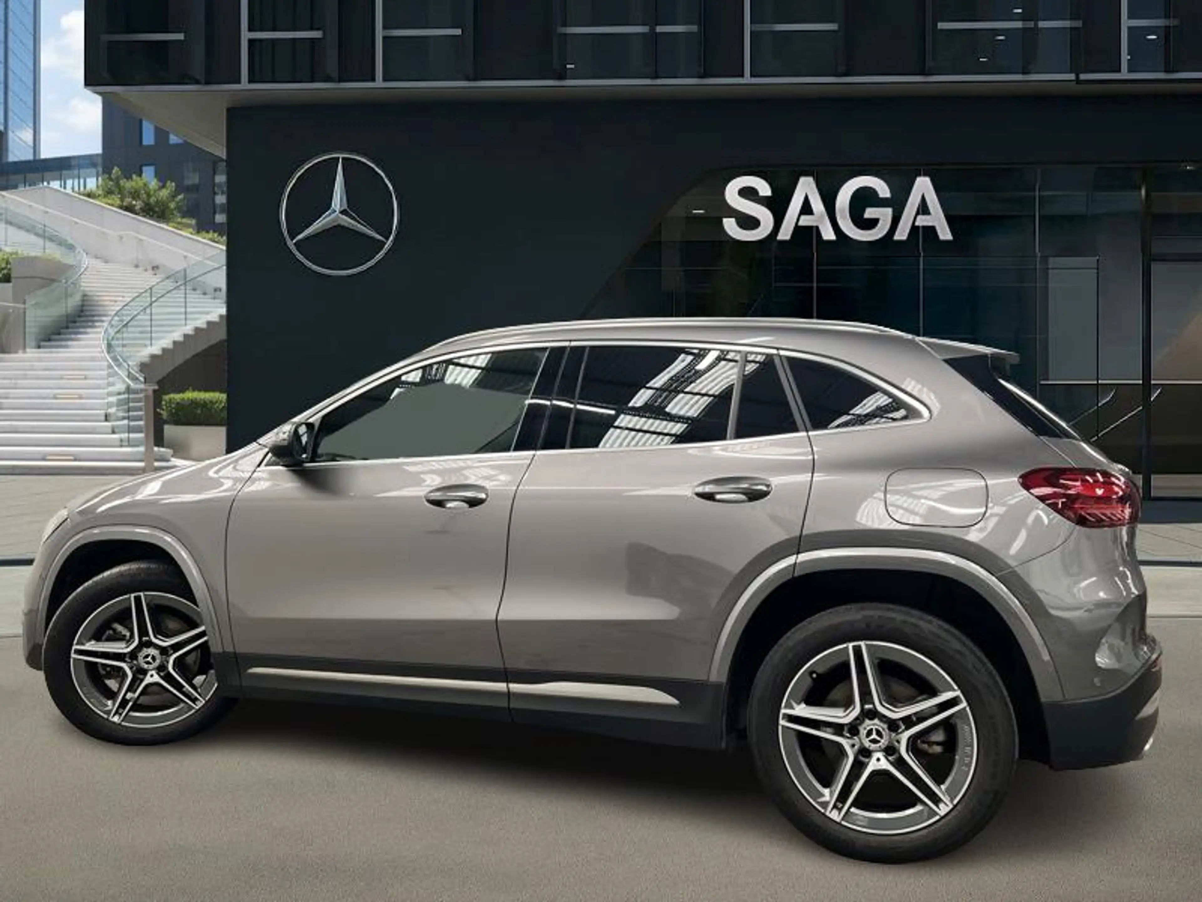 Mercedes-Benz GLA 250 e AMG Line — photo 11
