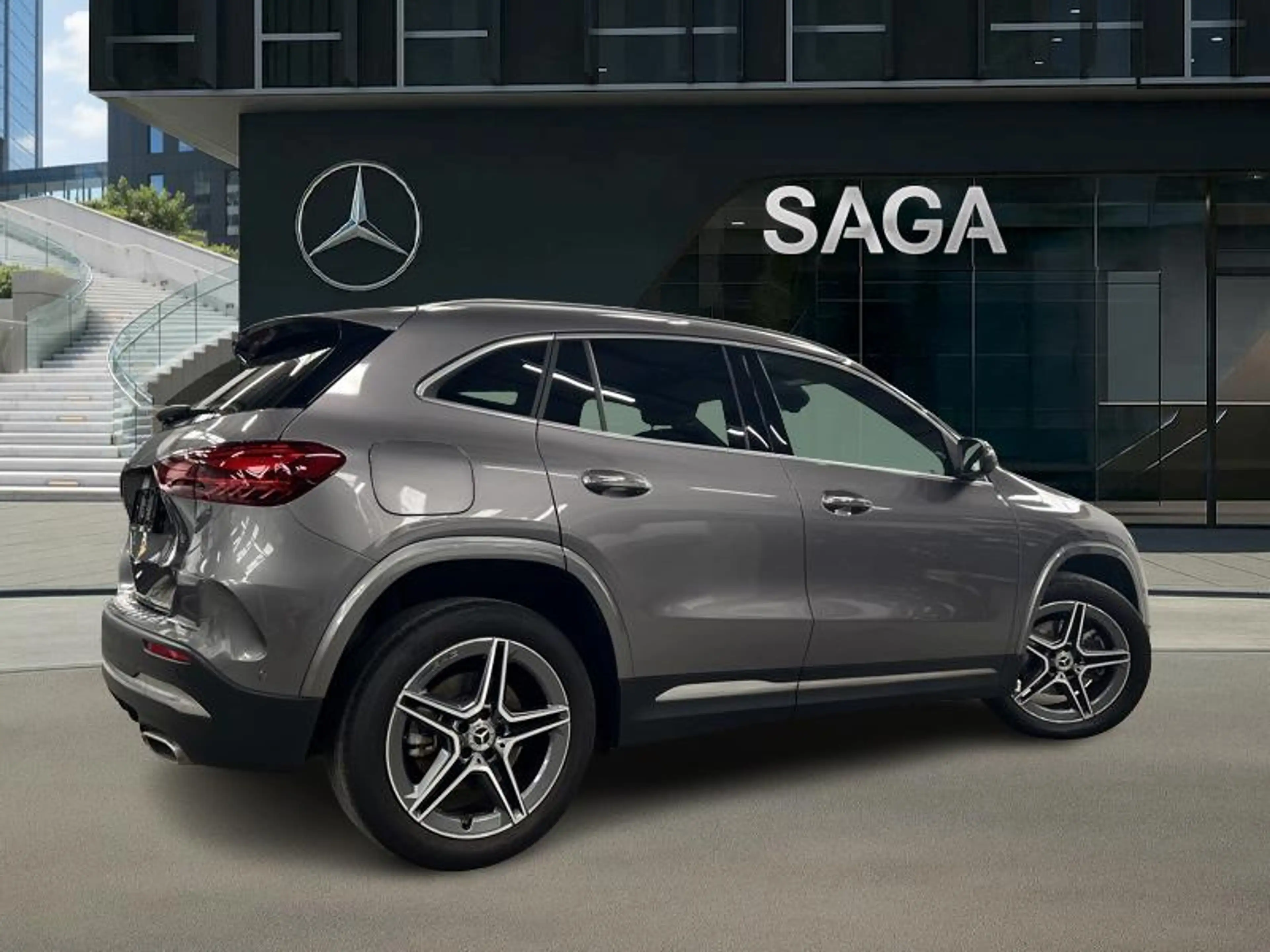 Mercedes-Benz GLA 250 e AMG Line — photo 2