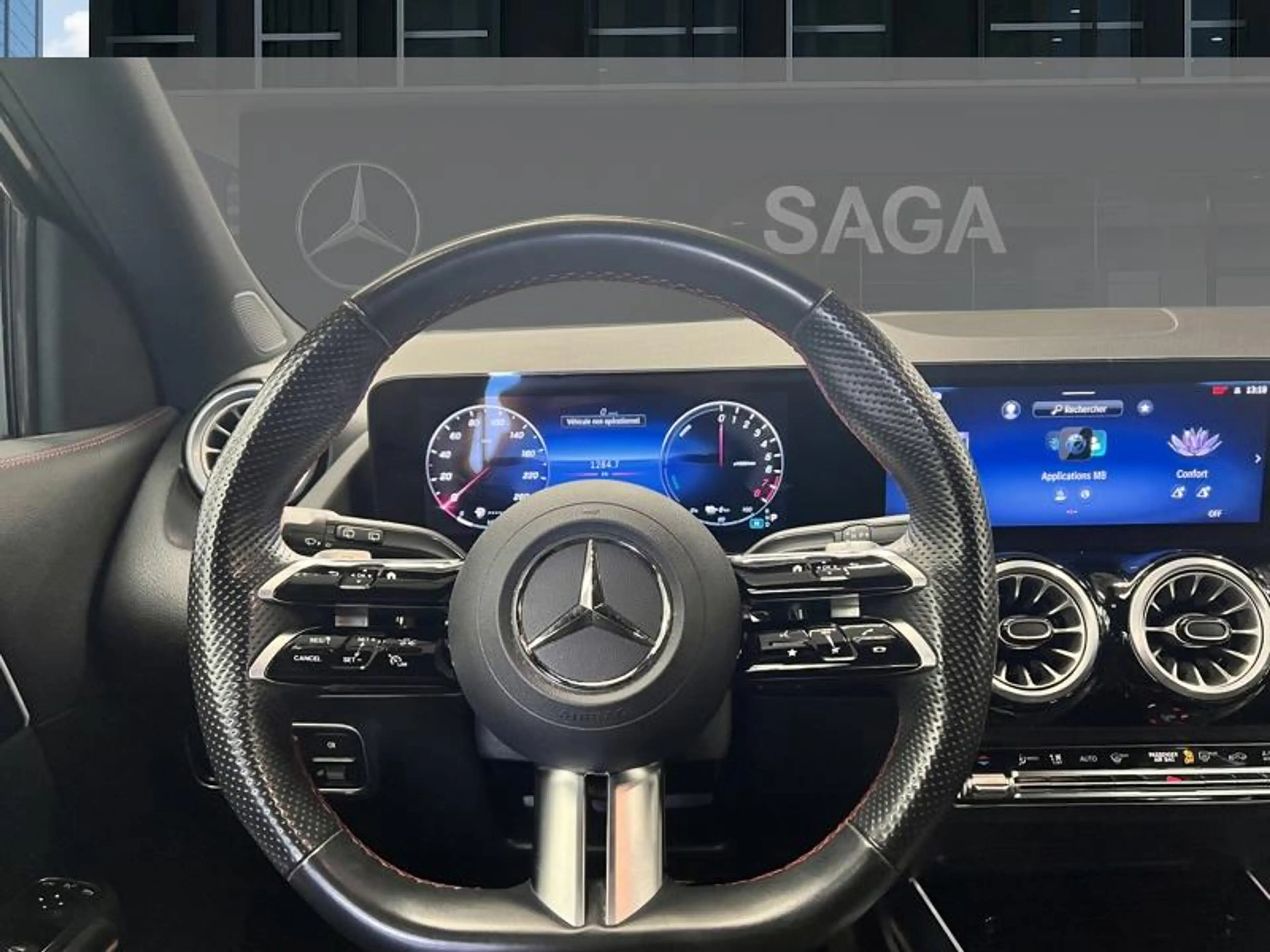 Mercedes-Benz GLA 250 e AMG Line — photo 3