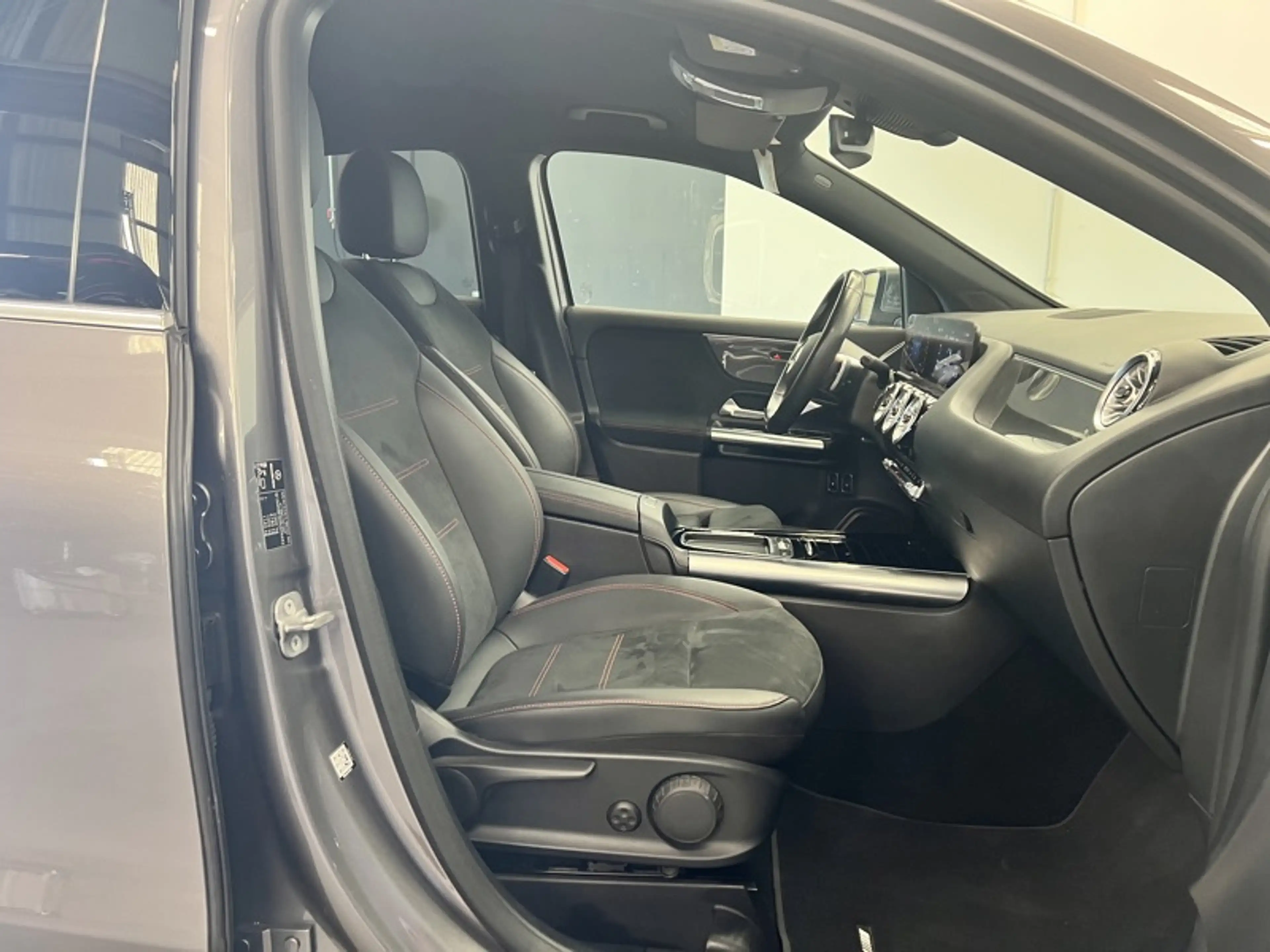 Mercedes-Benz GLA 250 e AMG Line — photo 15