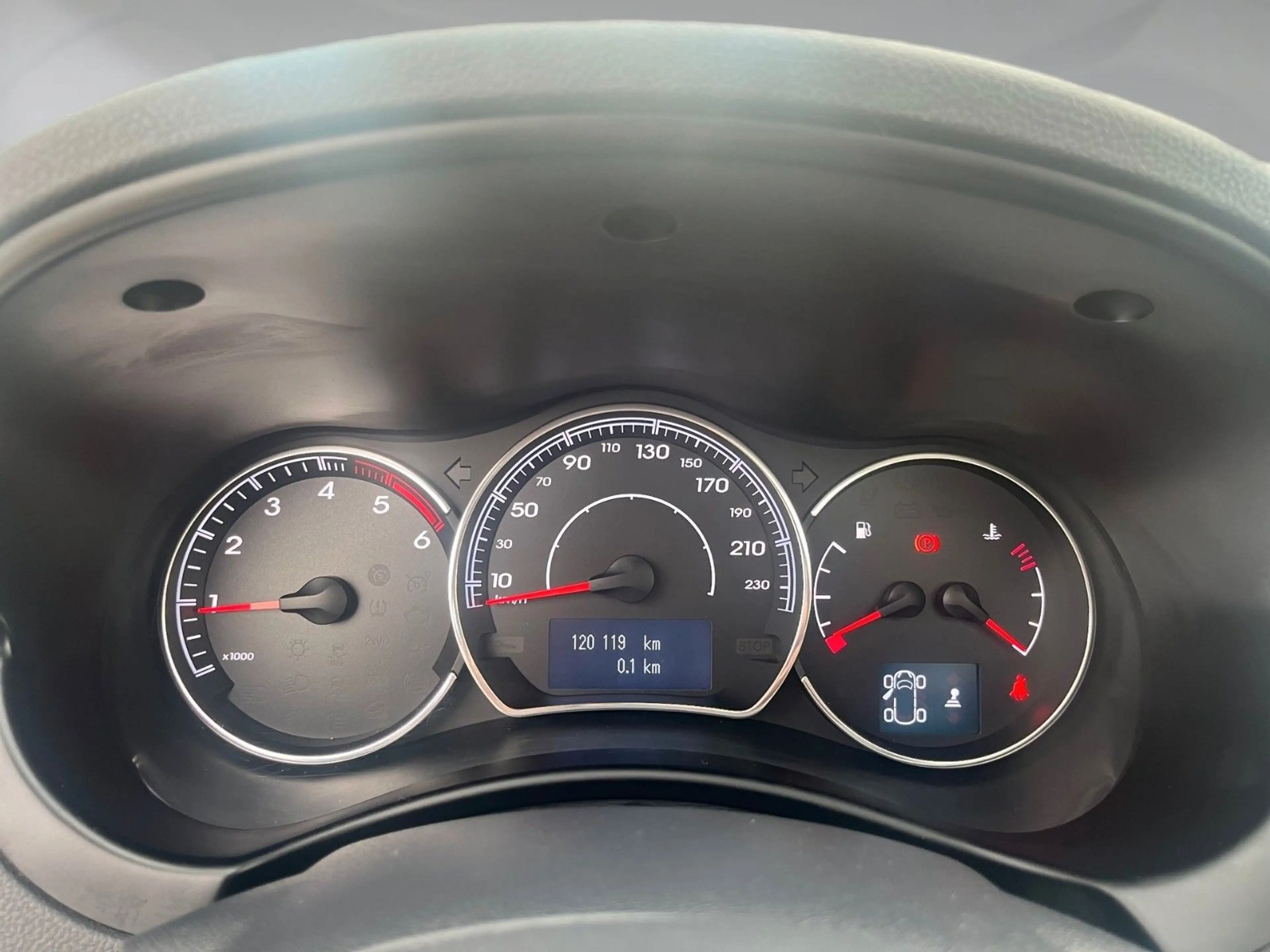 Renault Koleos dCi 175 FAP 4x4 Night and Day — photo 12