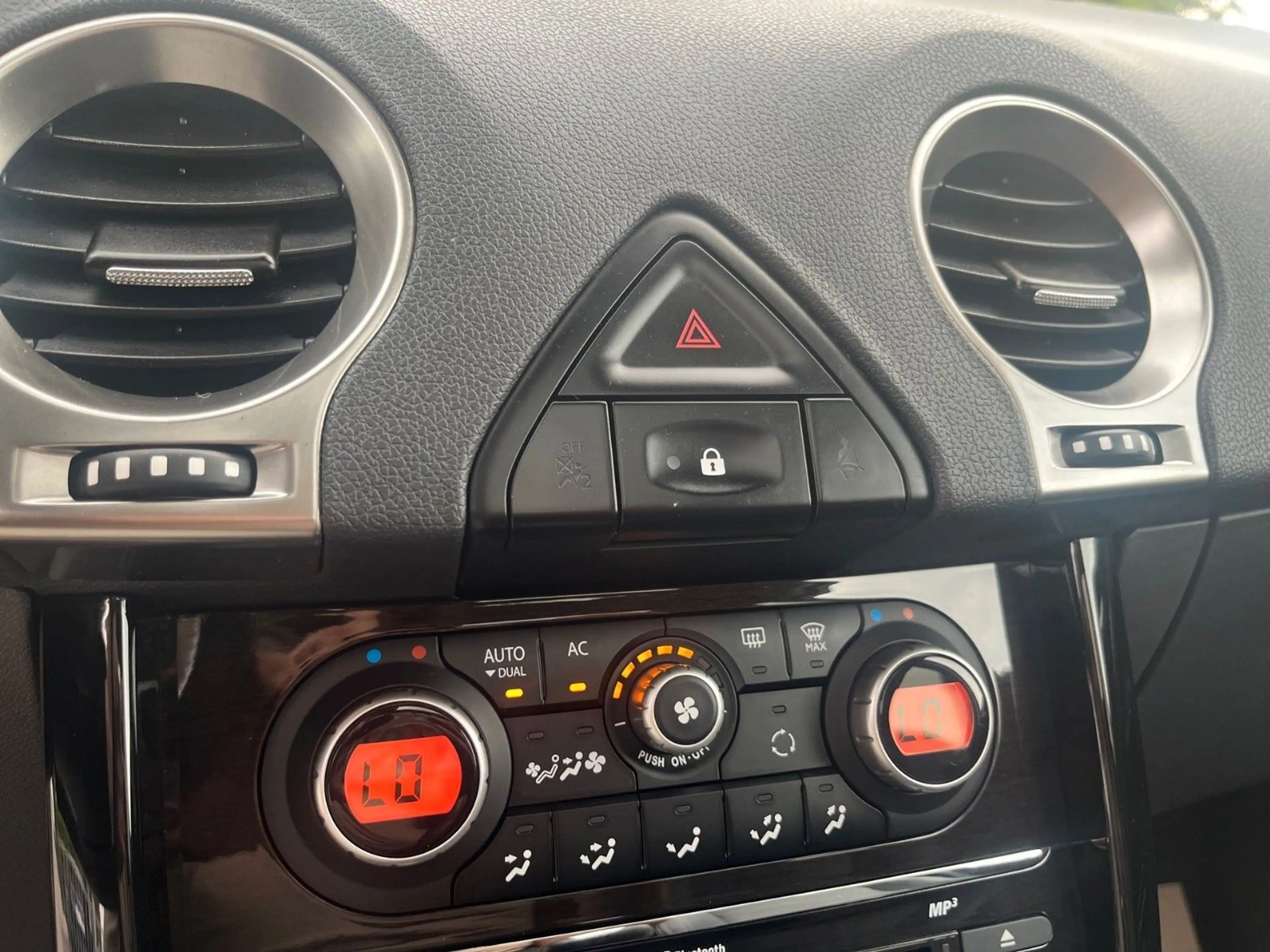 Renault Koleos dCi 175 FAP 4x4 Night and Day — photo 15