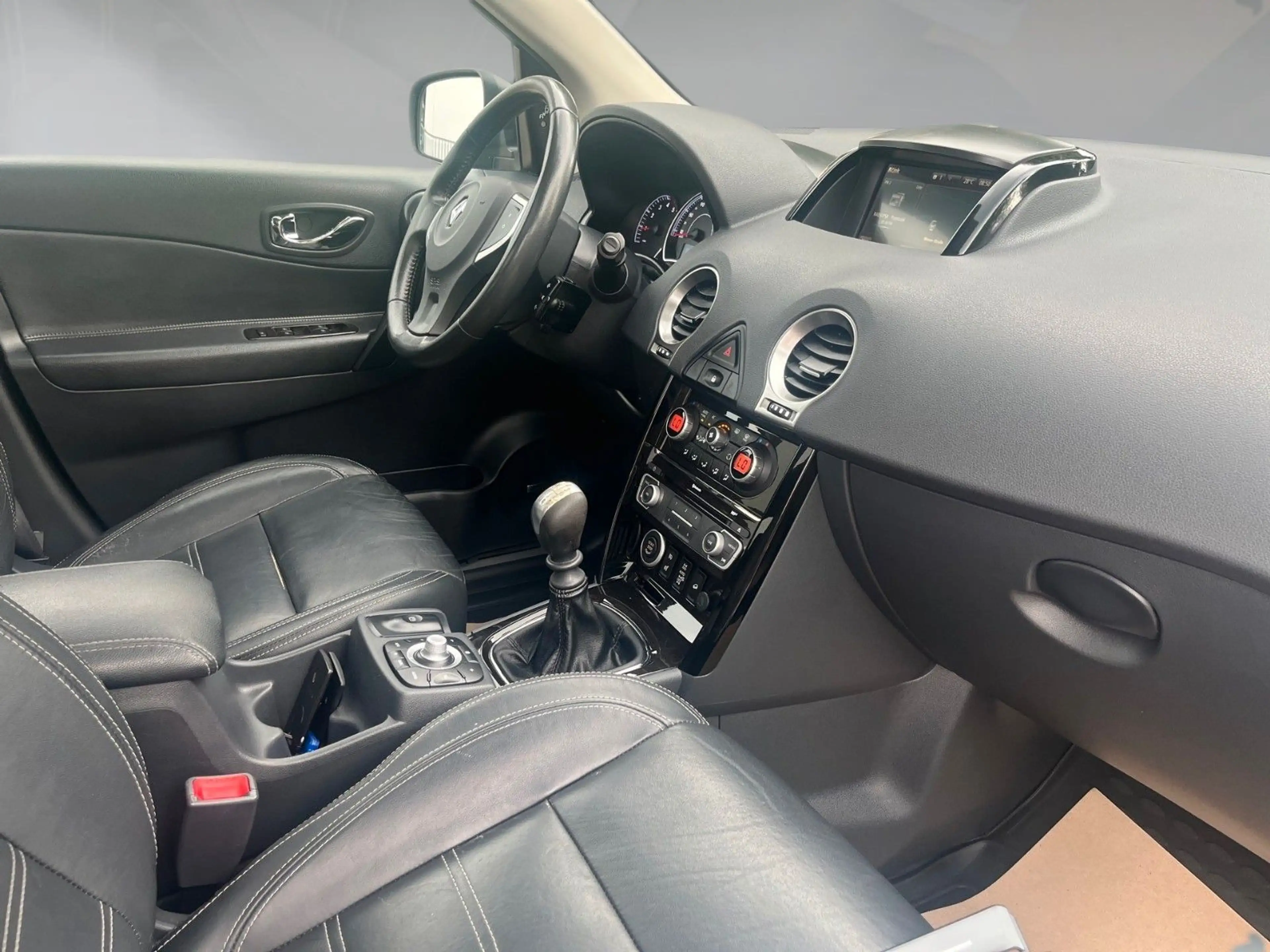 Renault Koleos dCi 175 FAP 4x4 Night and Day — photo 9
