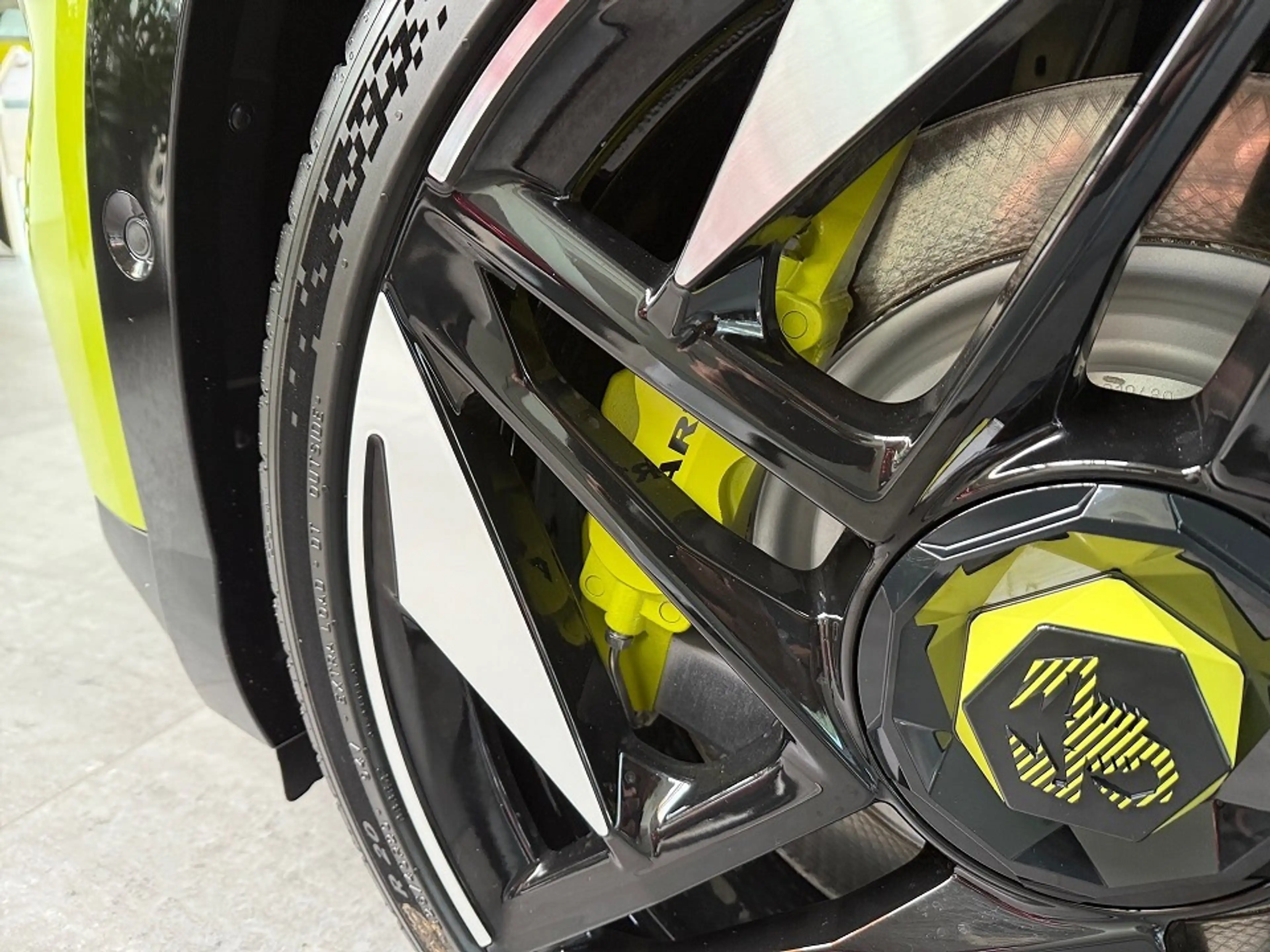 Abarth 600e SCORPIONISSIMA — photo 9