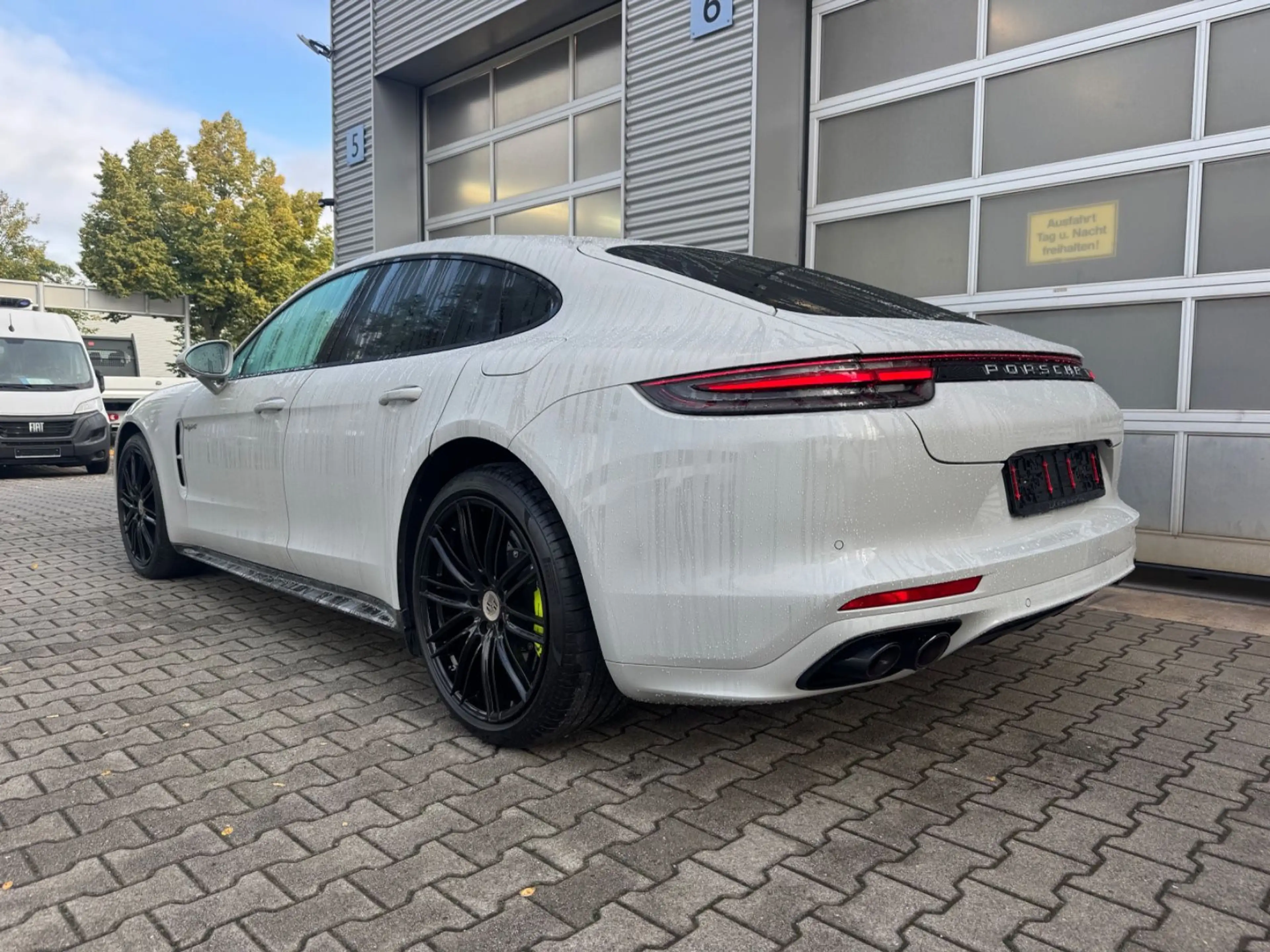 Porsche Panamera Turbo S E-Hybrid — photo 3