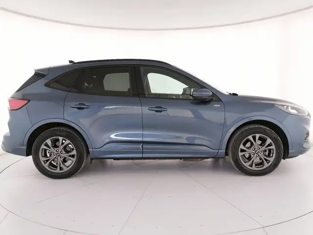 Ford Kuga view 3