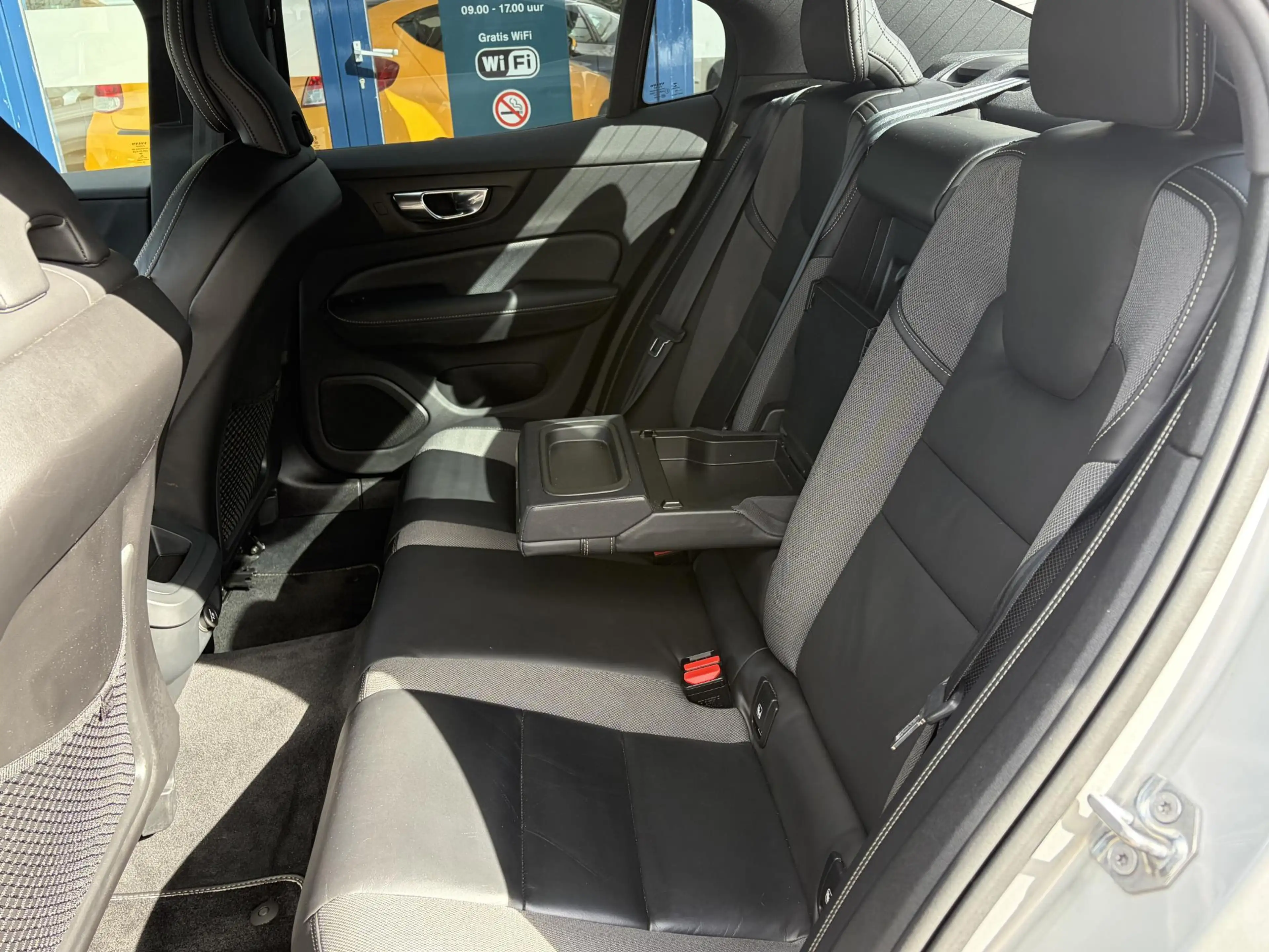 Volvo S60 2.0 T4 R-Design / Automaat / NL-Auto / Dealer-Onde — photo 13