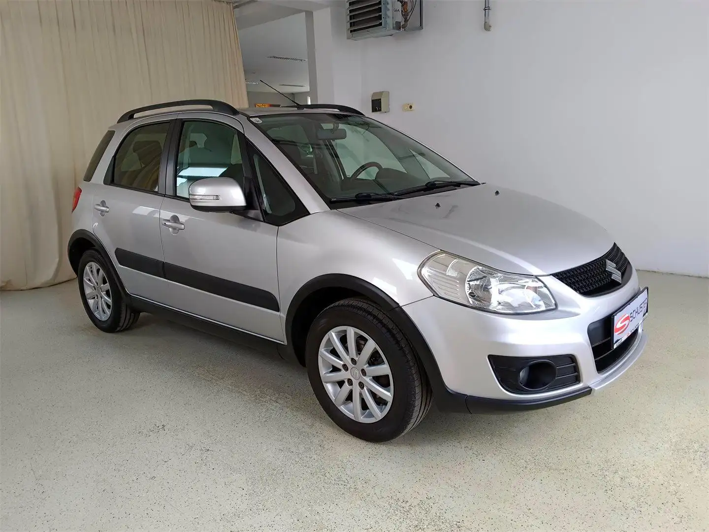 Suzuki SX4 1,6 GLX Navigator Grau - 1