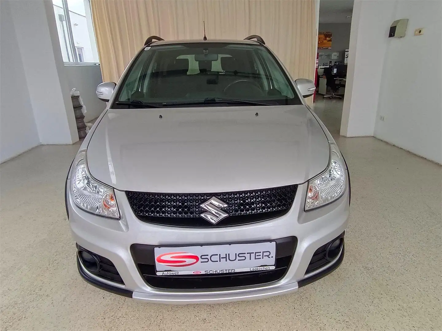 Suzuki SX4 1,6 GLX Navigator Grau - 2