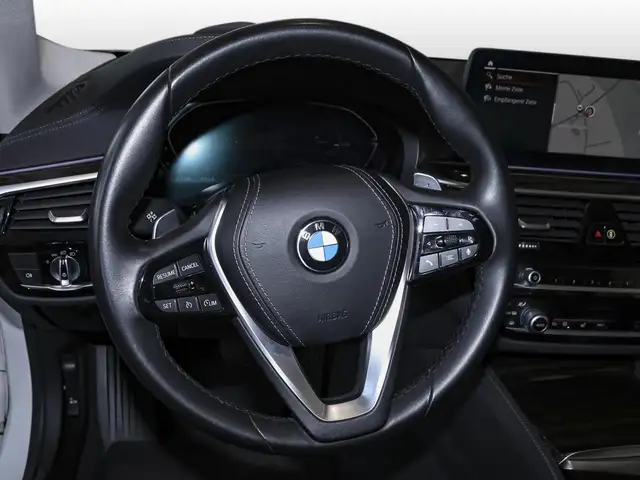 BMW 5 Series view 8