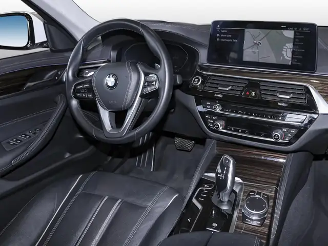 BMW 5 Series view 7