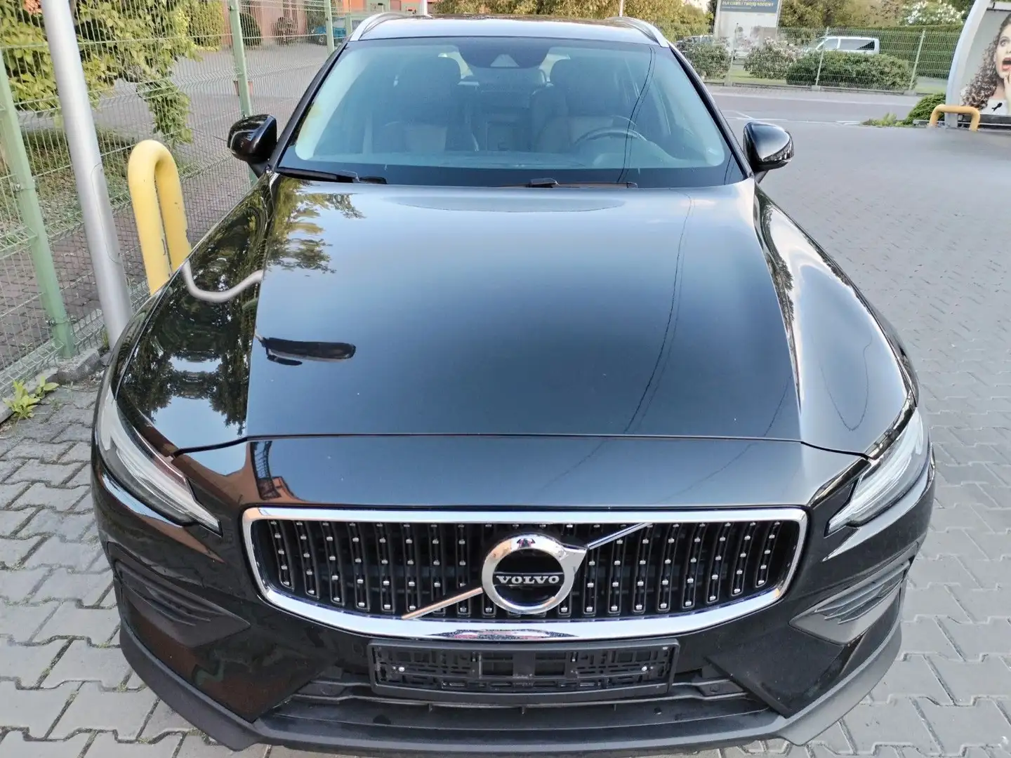 Volvo V60 Cross Country D3 AWD Geartronic Pro Schwarz - 2