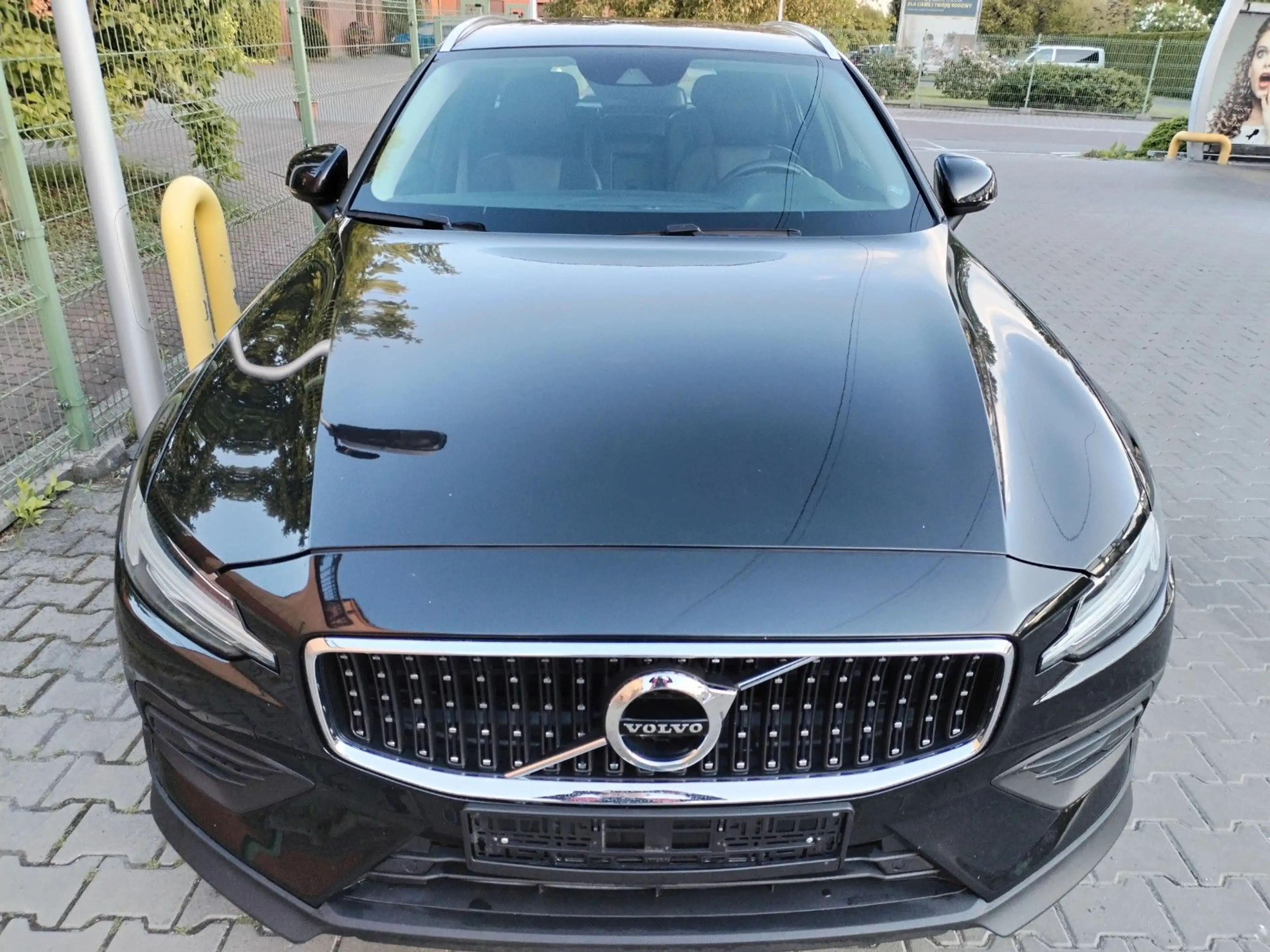 Volvo V60 Cross Country D3 AWD Geartronic Pro — photo 2