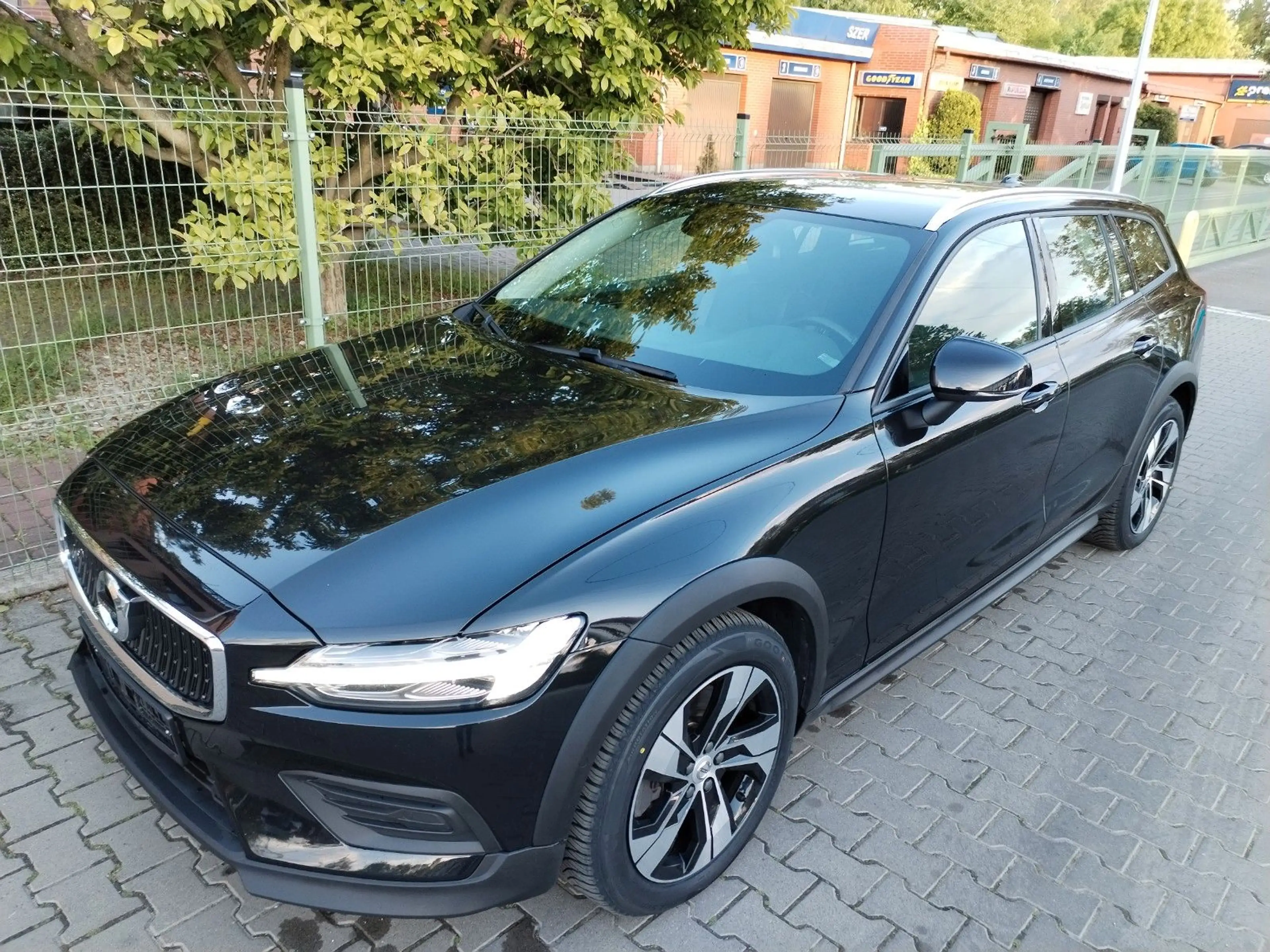 Volvo V60 Cross Country D3 AWD Geartronic Pro — photo 12