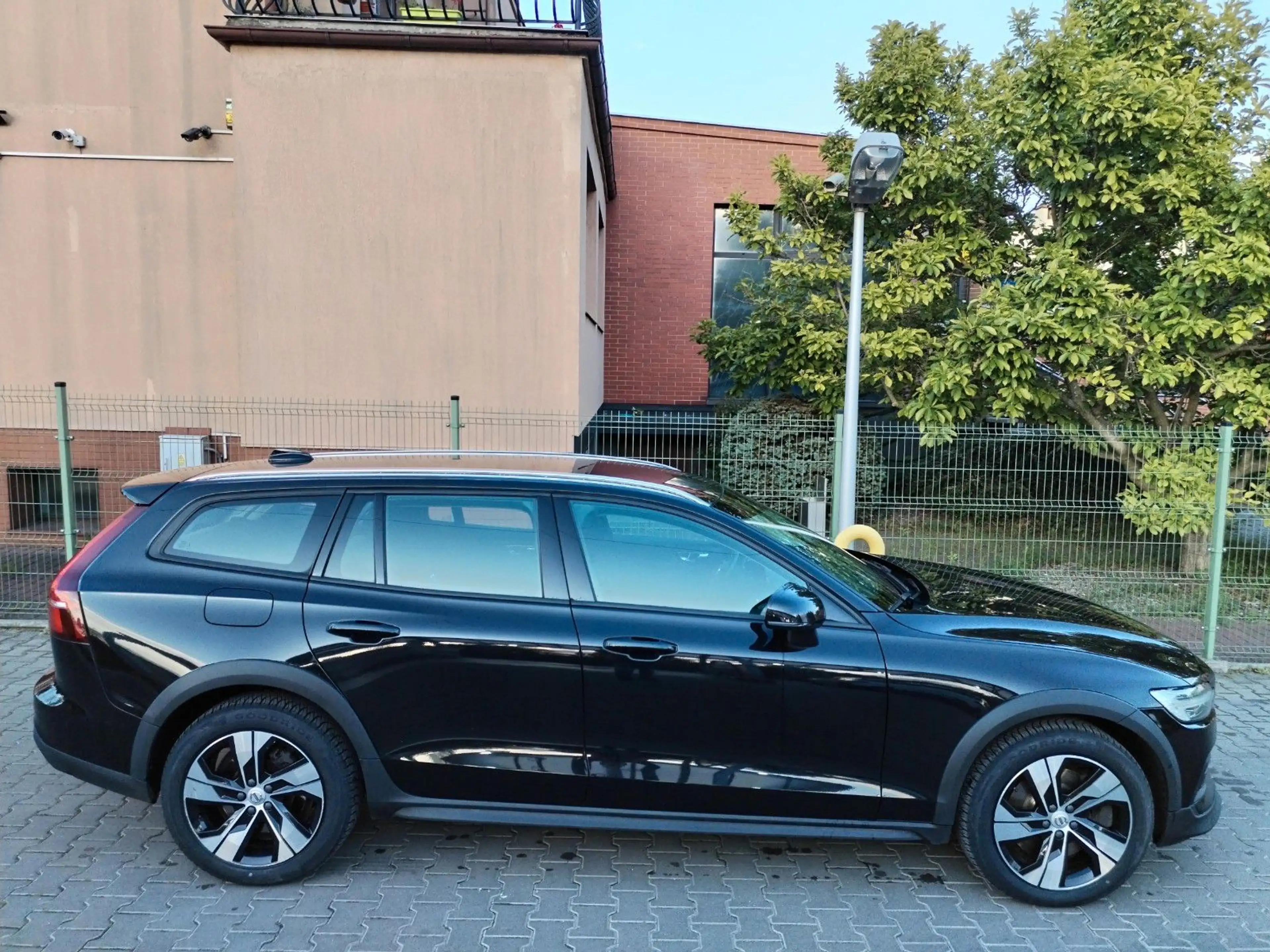 Volvo V60 Cross Country D3 AWD Geartronic Pro — photo 11