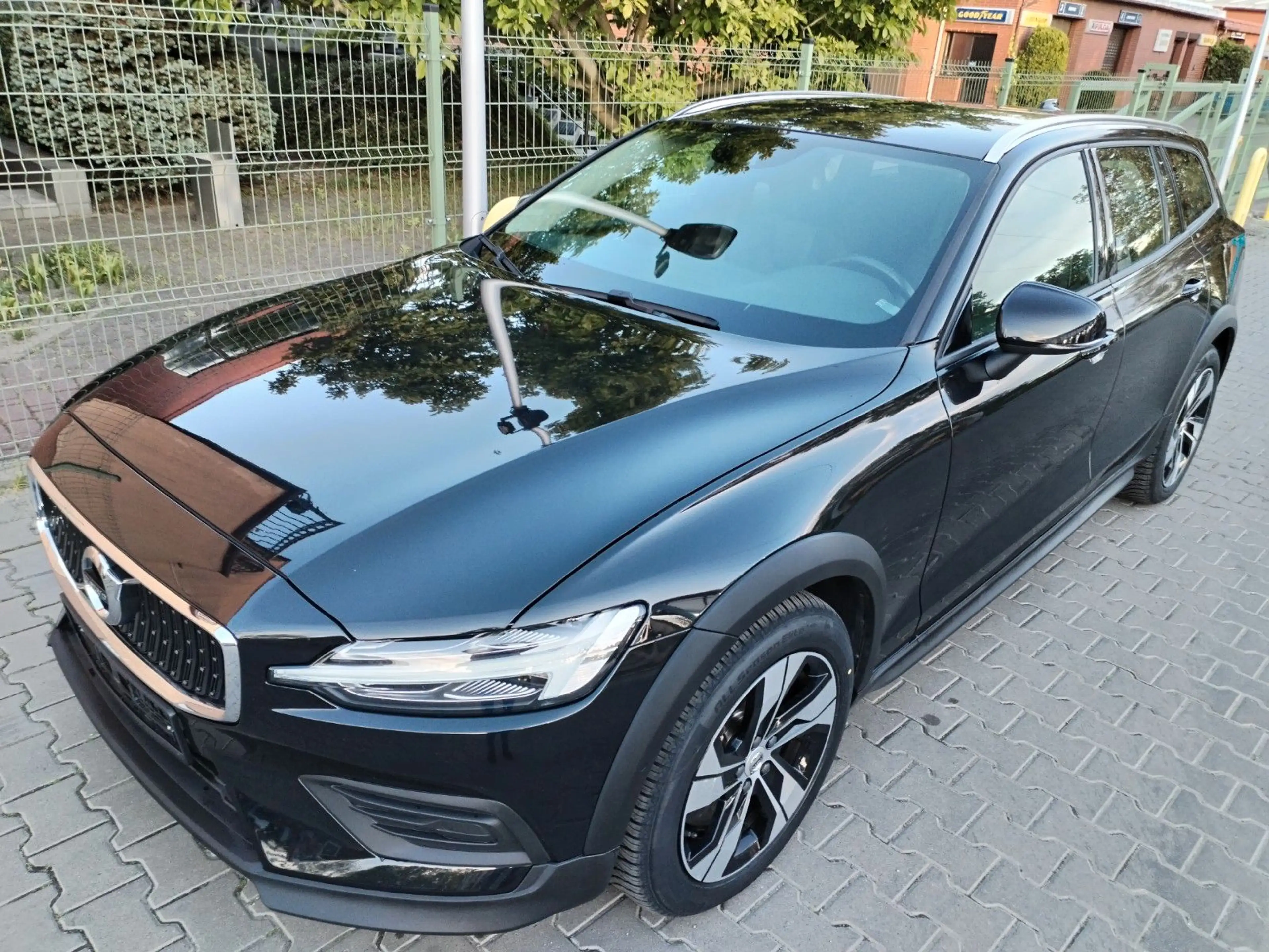 Volvo V60 Cross Country D3 AWD Geartronic Pro — photo 3