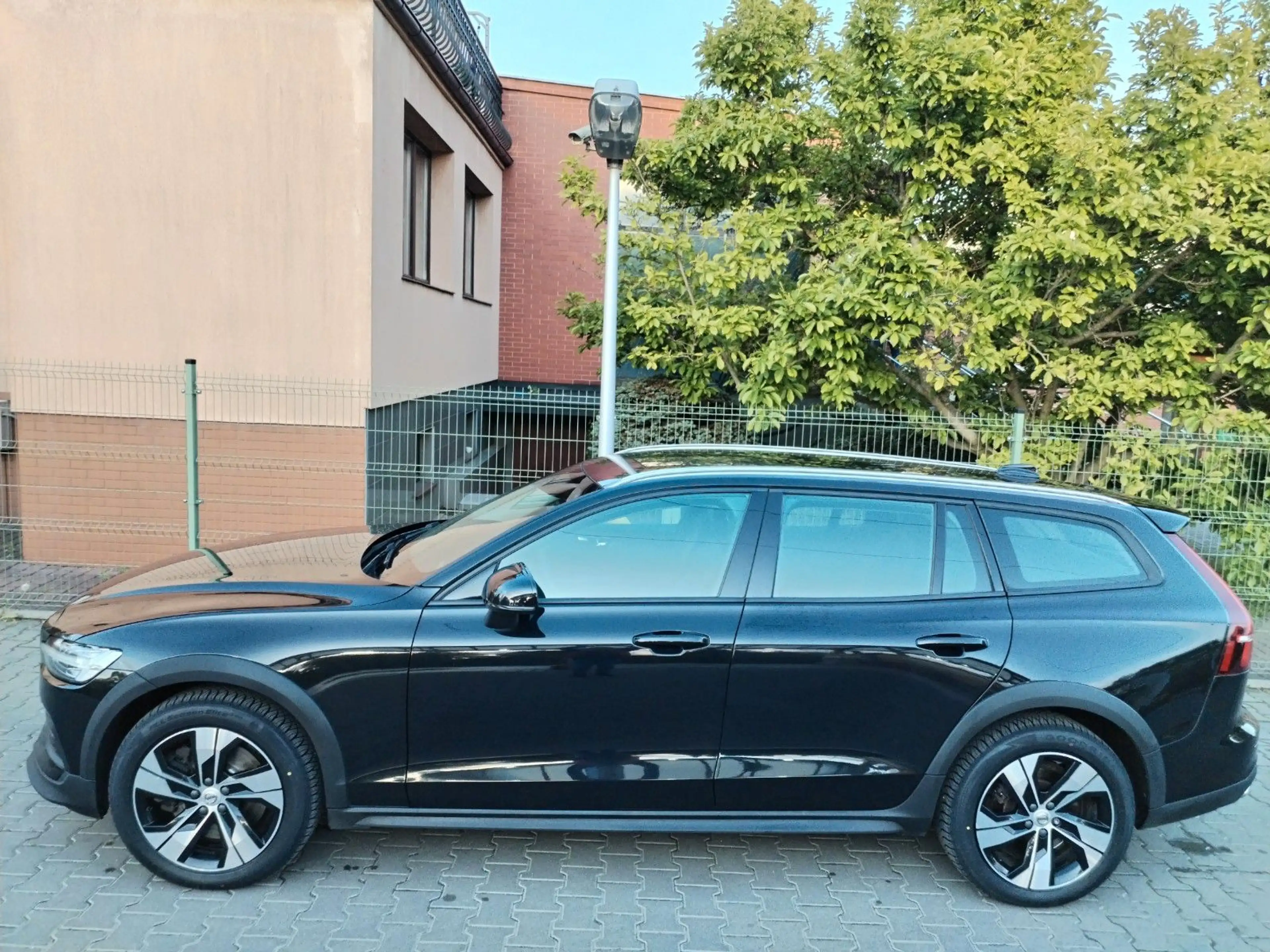 Volvo V60 Cross Country D3 AWD Geartronic Pro — photo 9