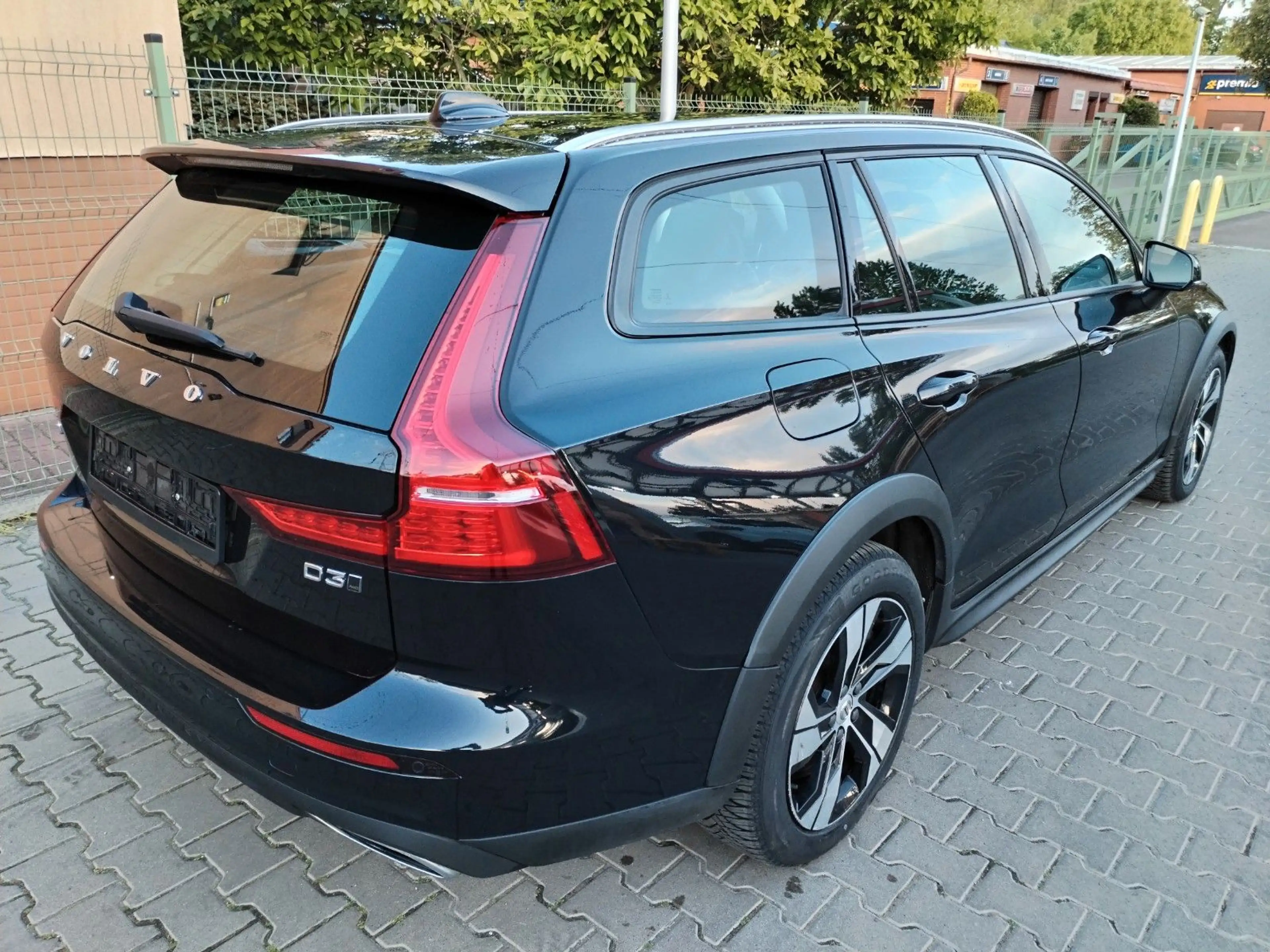 Volvo V60 Cross Country D3 AWD Geartronic Pro — photo 6
