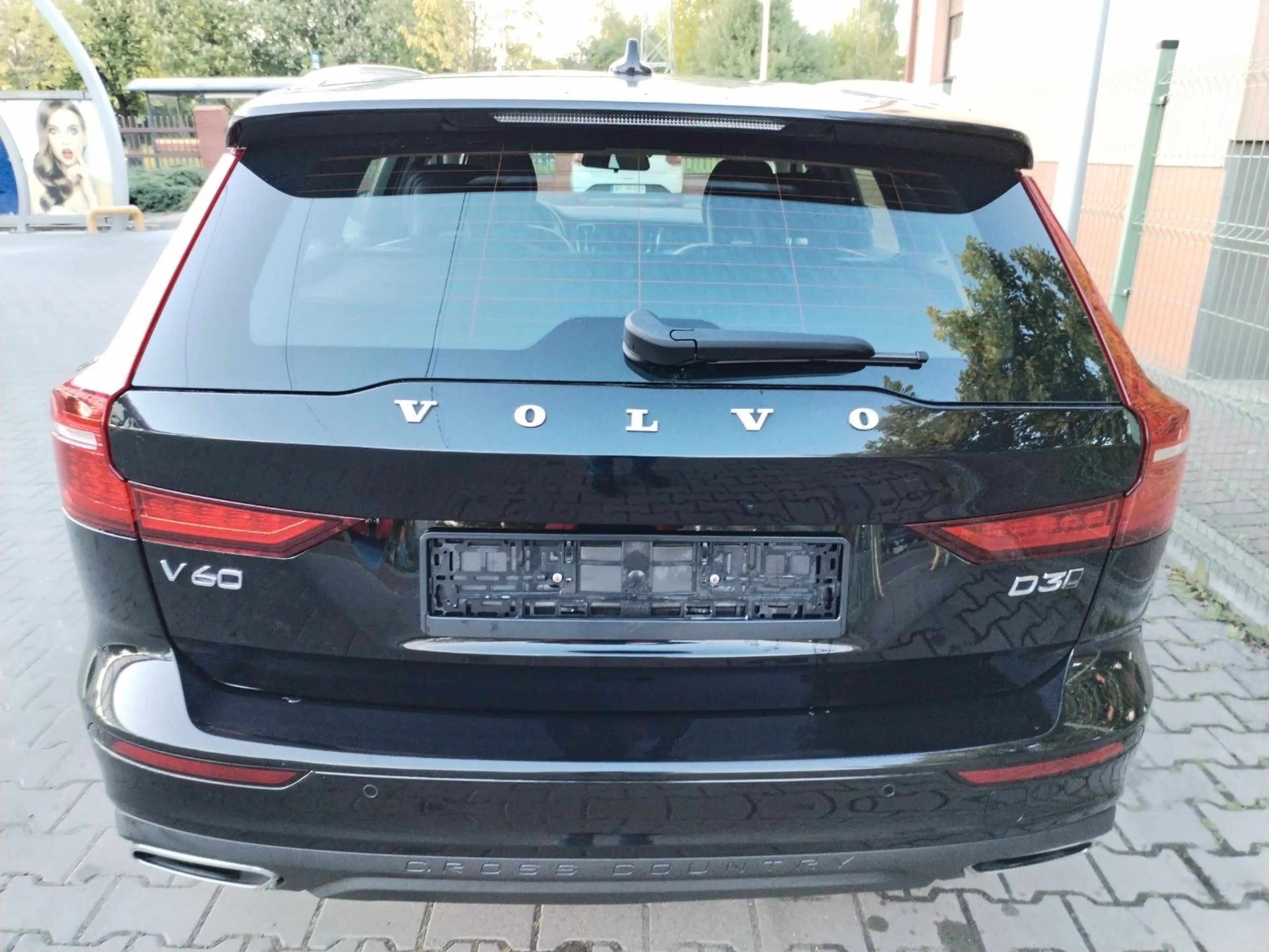 Volvo V60 Cross Country D3 AWD Geartronic Pro — photo 10