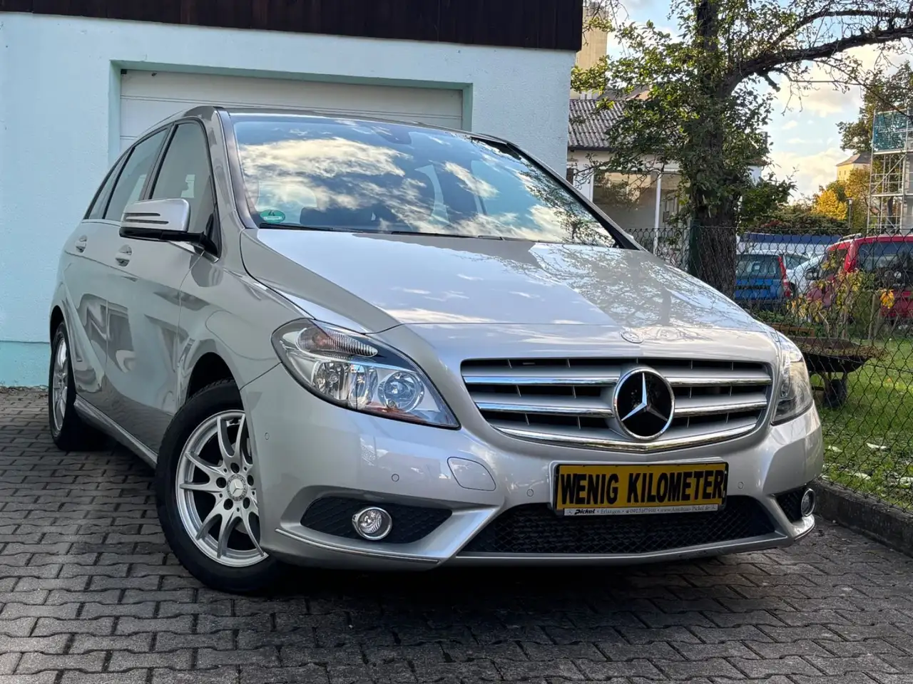 Mercedes-Benz B 180