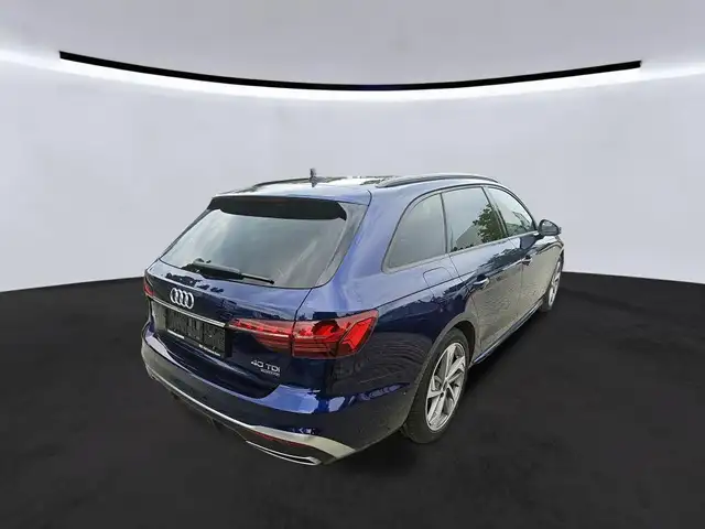 Audi A4 view 4