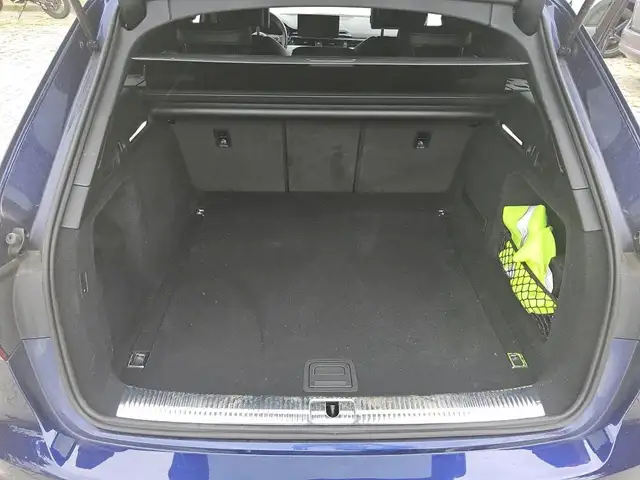 Audi A4 view 11