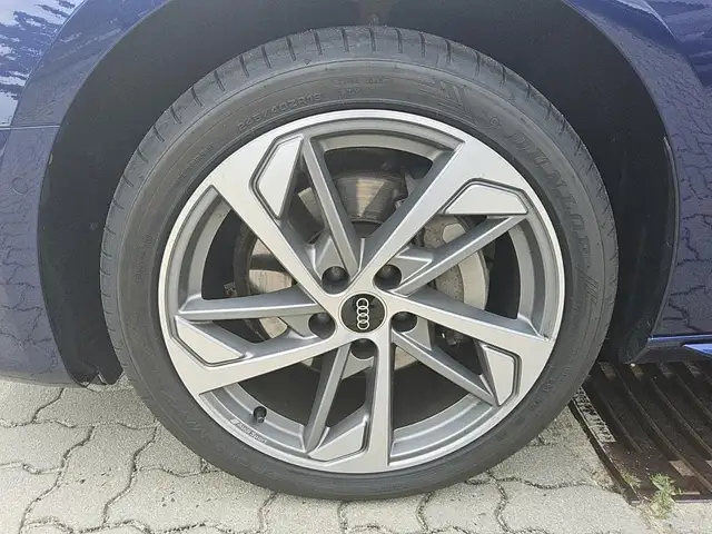 Audi A4 view 5