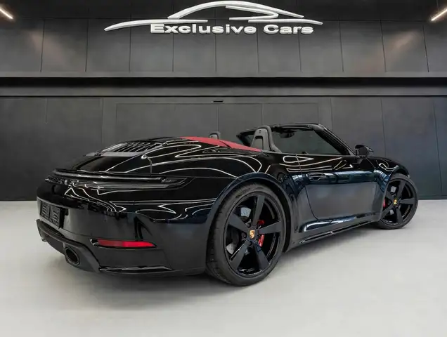 Porsche 911 view 4