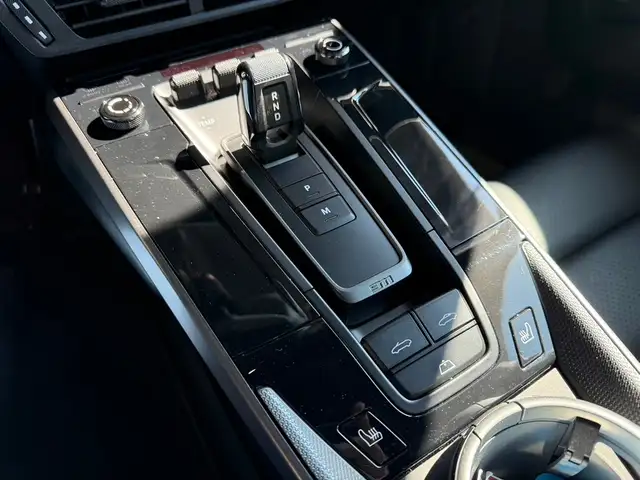 Porsche 911 view 9