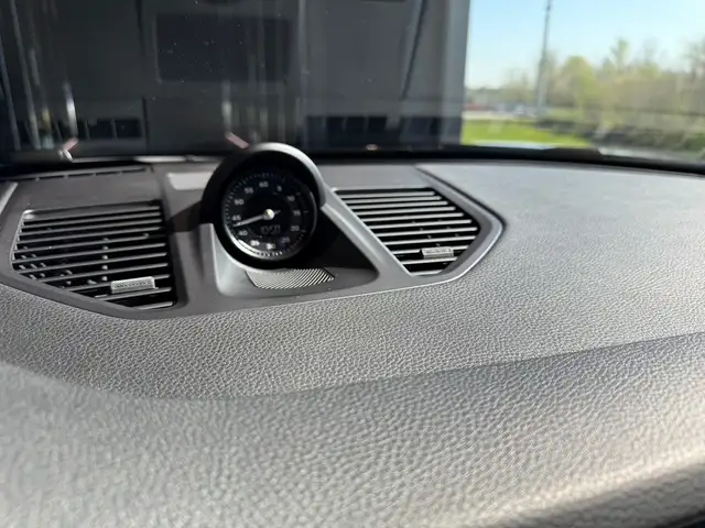 Porsche 911 view 14