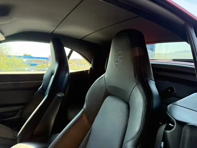 Porsche 911 view 8