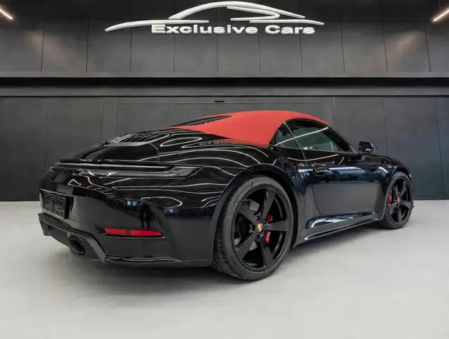 Porsche 911 view 3