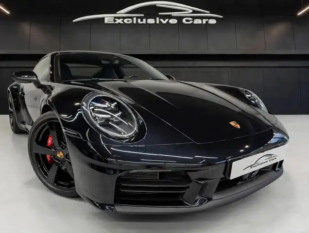 Porsche 911 view 5