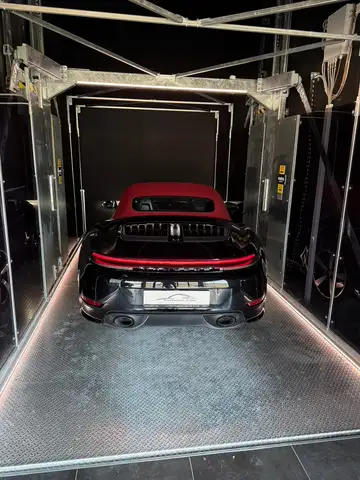 Porsche 911 view 7