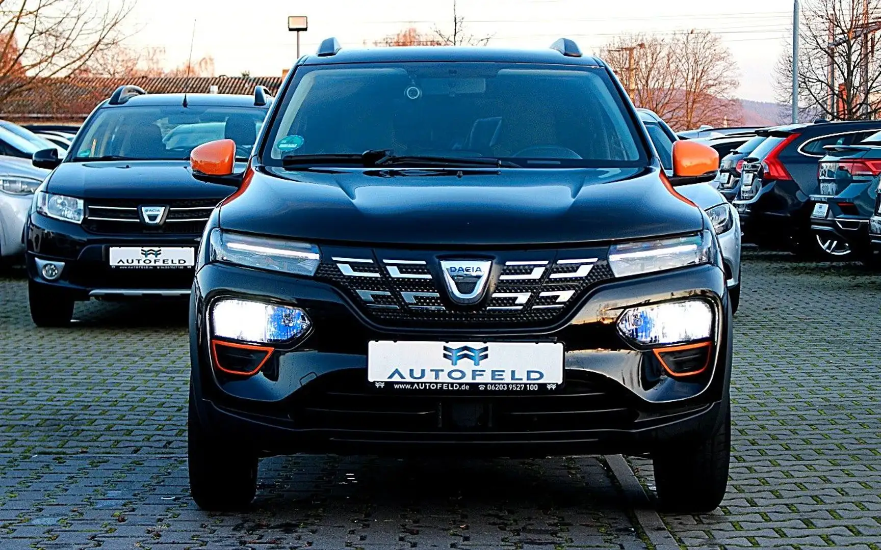 Dacia Spring Elektro/VOLLSH/NAVI/SHZ/LED/LEDER Schwarz - 2