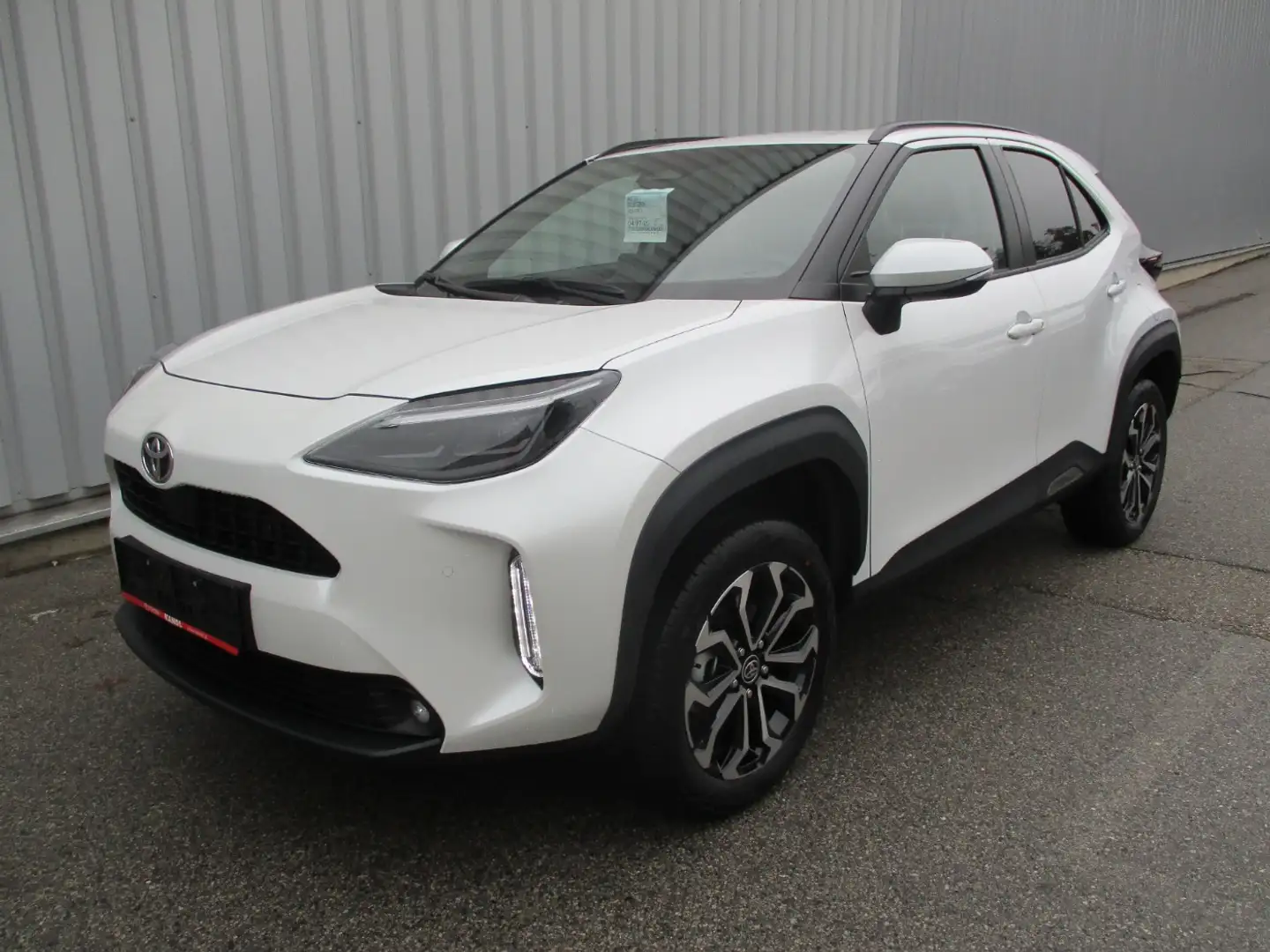 Toyota Yaris Cross 1.5 VVT-i Hybrid Active Drive Aut. Weiß - 2