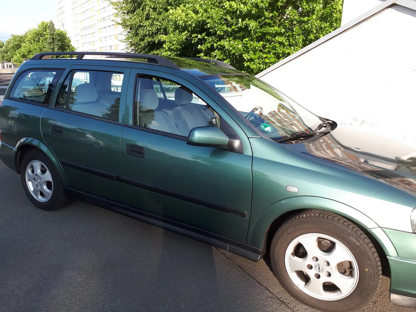 Opel Astra Astra 1.8 Caravan Elegance Grün - 1